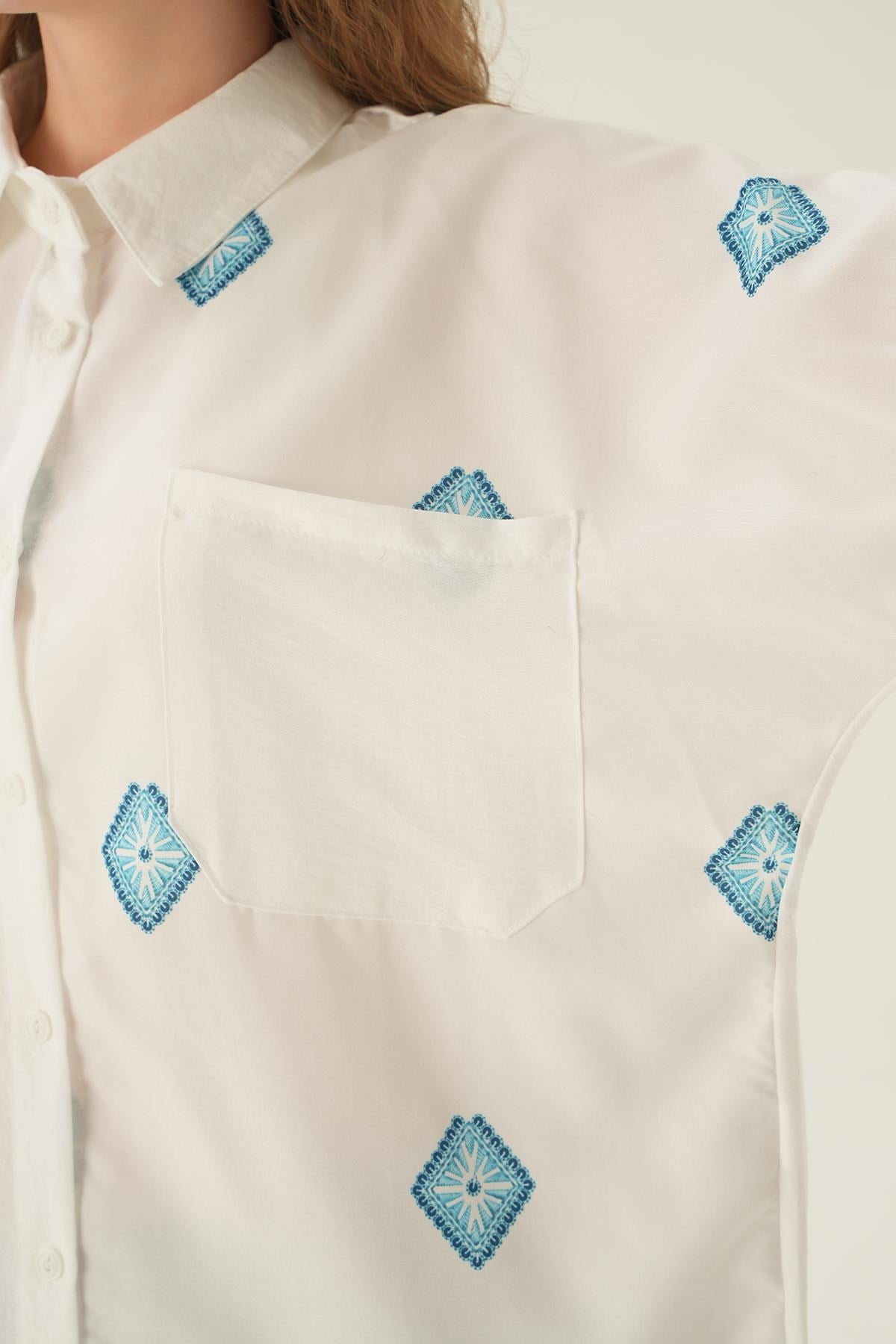 Beyaz Cepli Oversize Nakış Detay Gömlek 71481