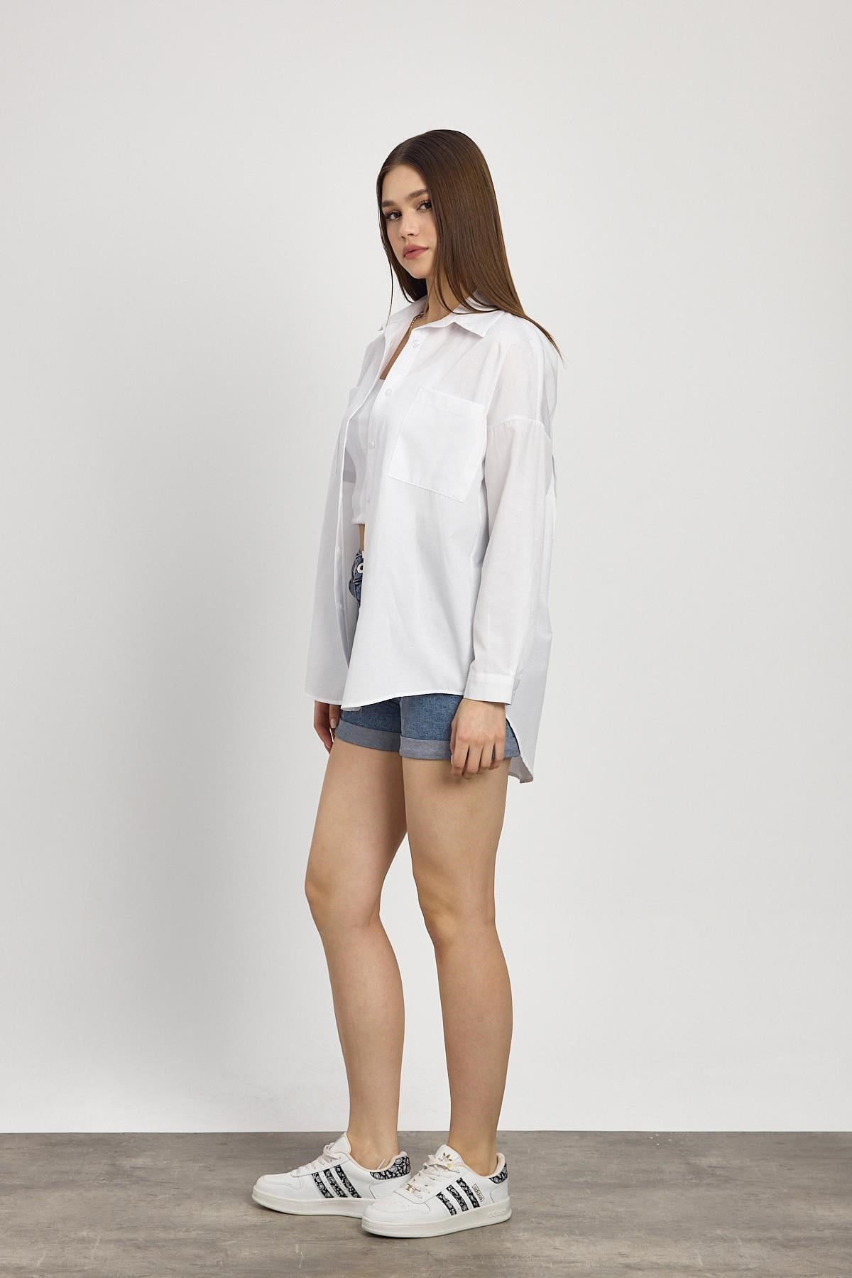 Beyaz Çift Cepli Oversize Uzun Basic Gömlek TCR 6256A