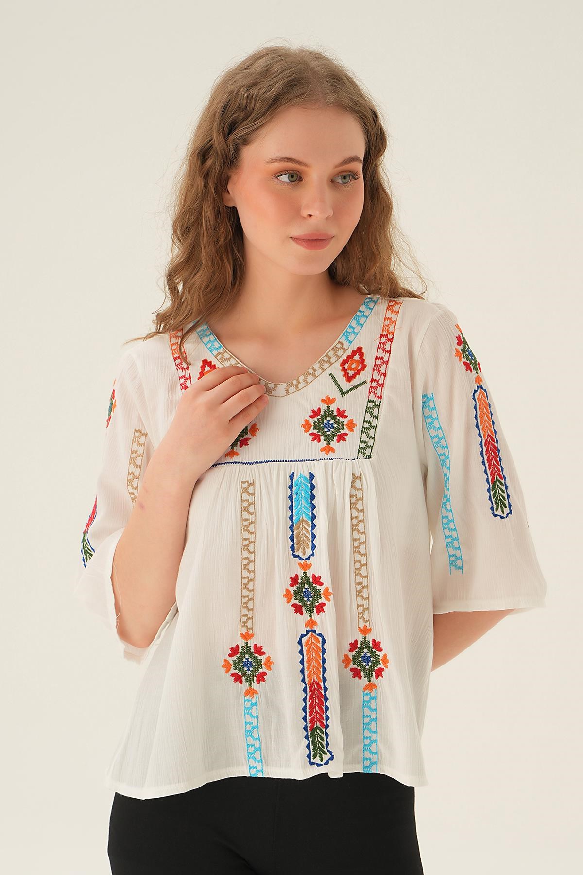 Beyaz Etnik Desen Bluz 4100