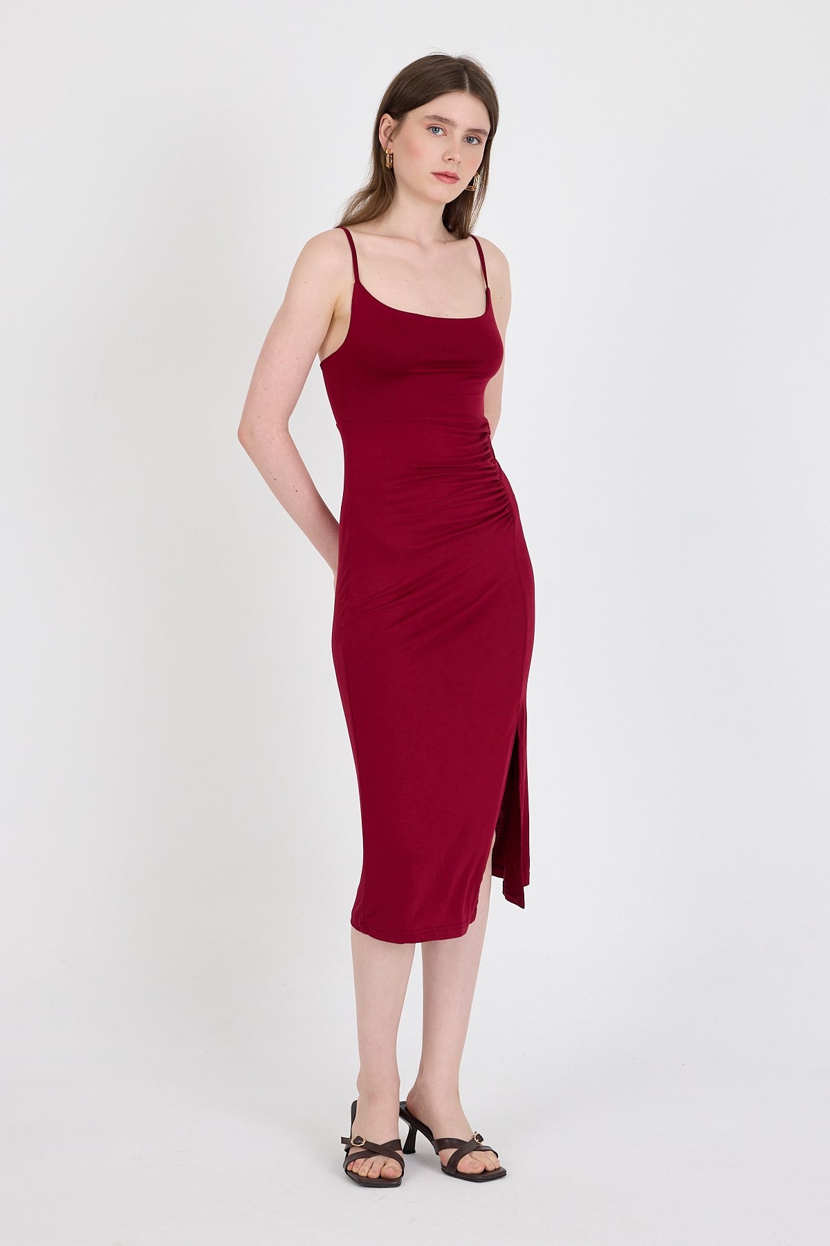 Bordo Askılı Yırtmaçlı Drape Detaylı Dokuma Elbise 21003