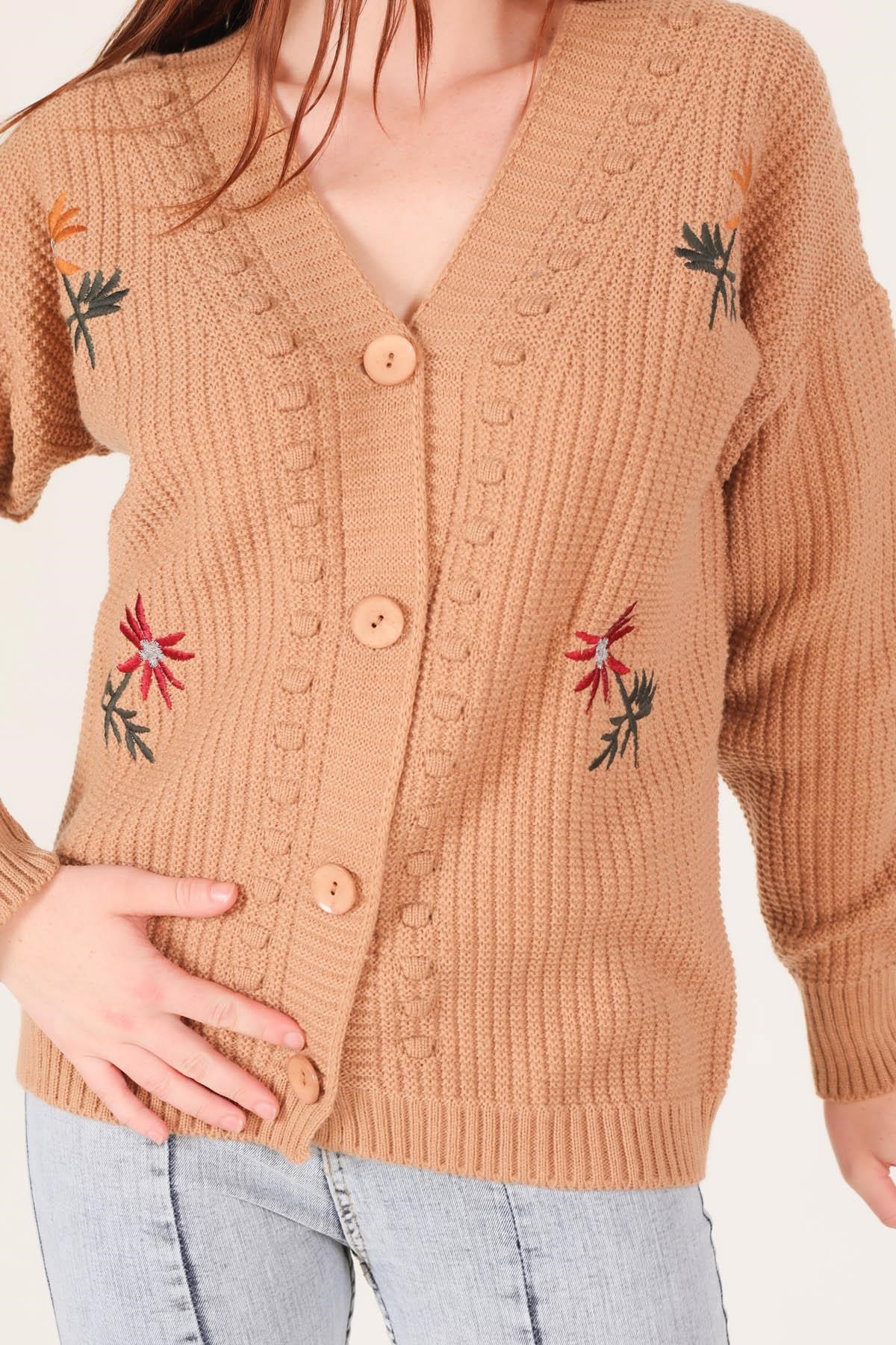 Camel Nakışlı Düğmeli Hırka 381