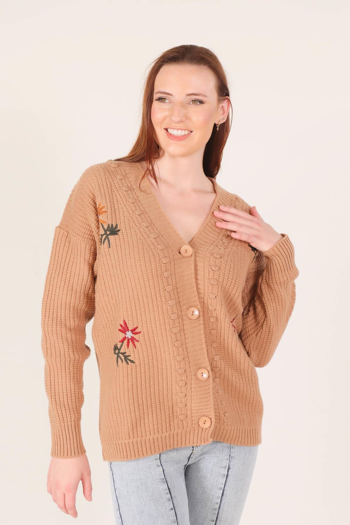 Camel Nakışlı Düğmeli Hırka 381