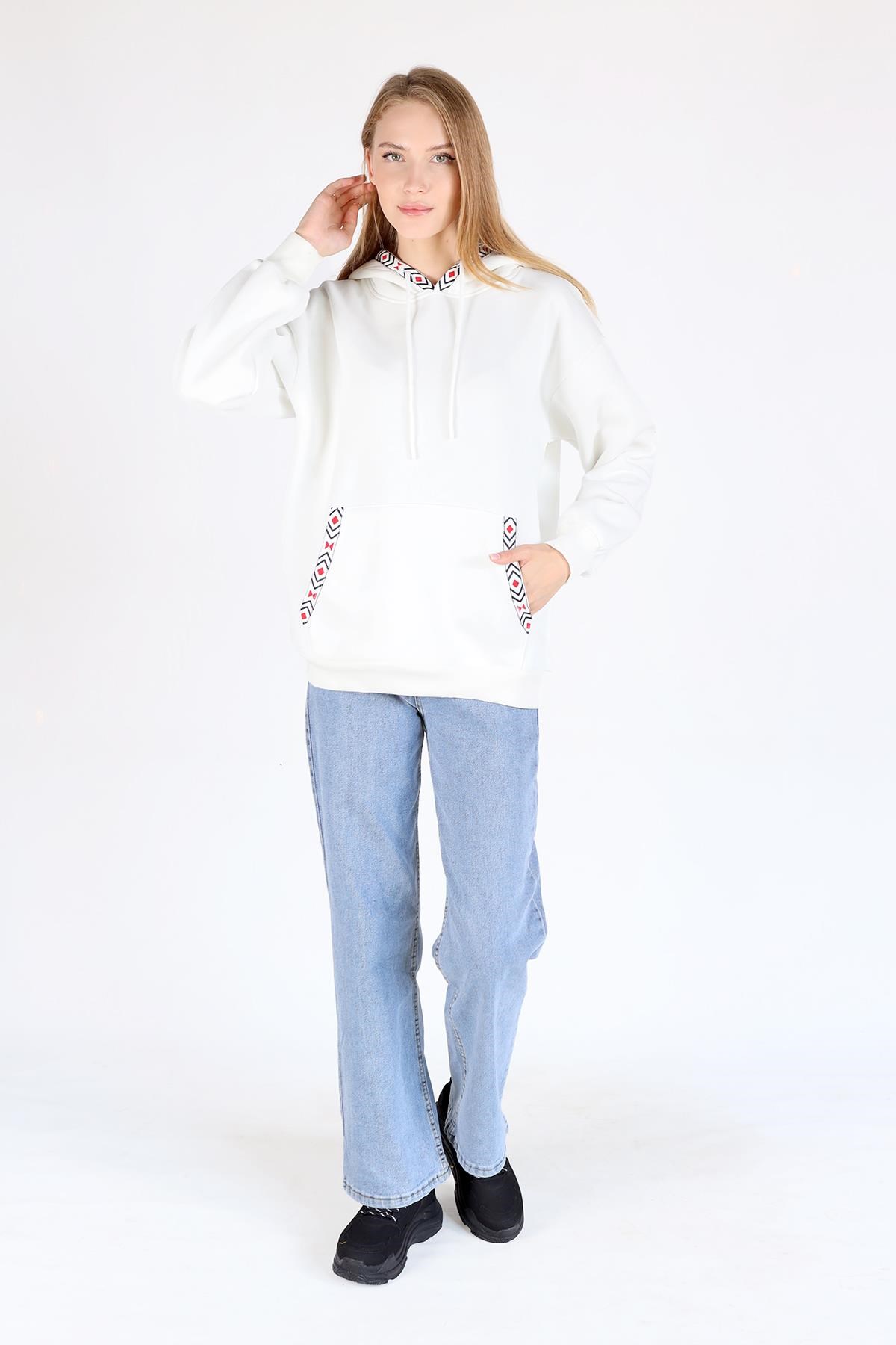 Ekru Yaka Cep Nakışlı Kapüşonlu Sweat 9141M