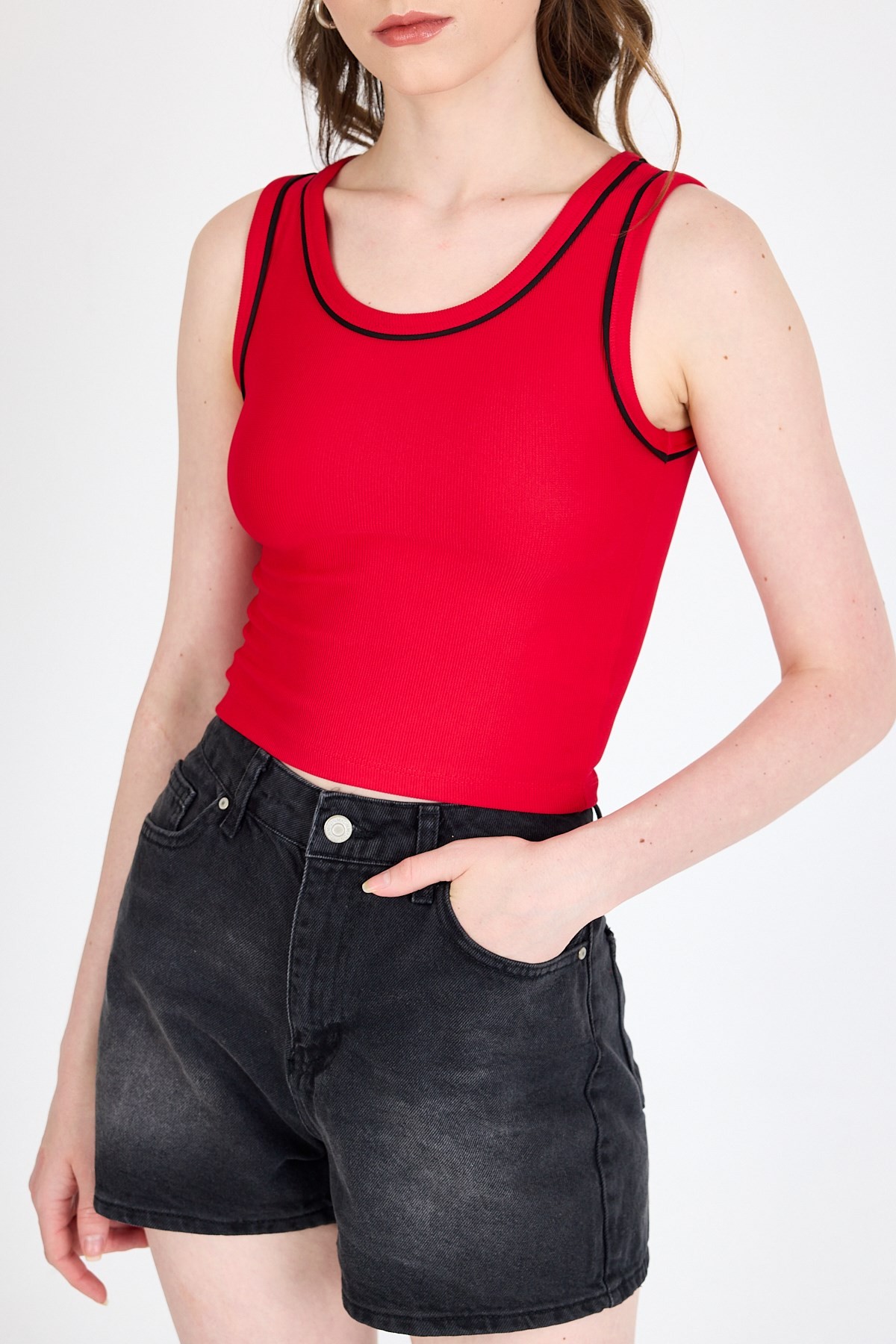 Kırmızı Şerit Detaylı Örme Crop Atlet 1049