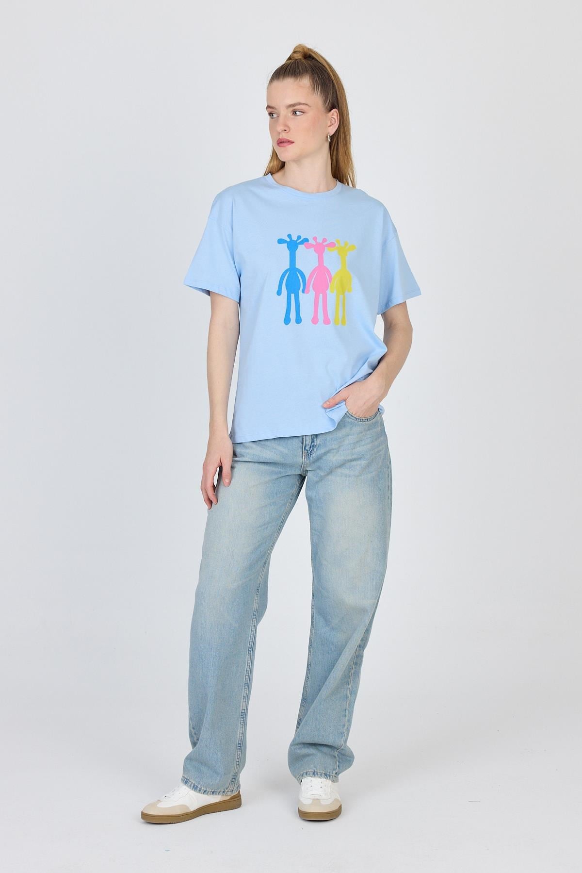 Mavi Oversize Zürafa Baskılı Tişört 2150-12M