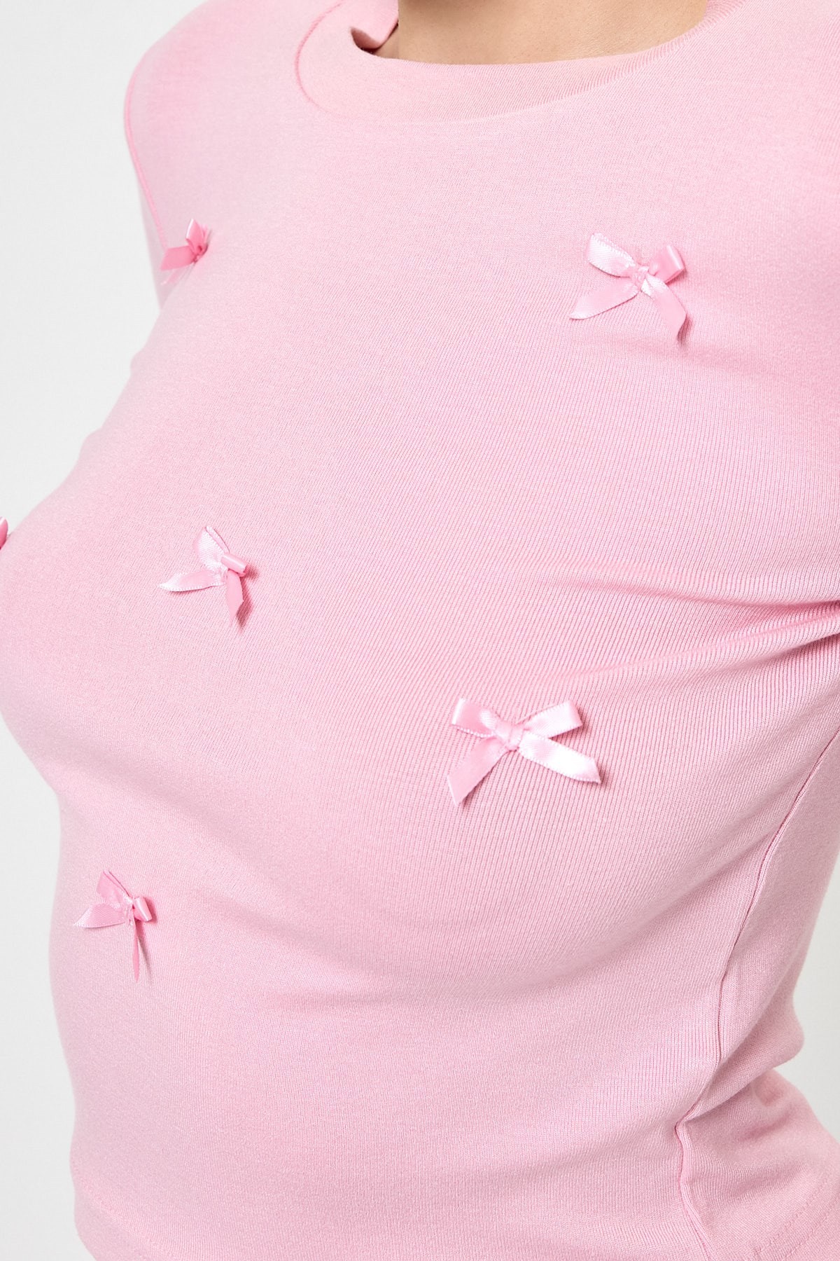 Pembe Bisiklet Yaka Kurdele Aplike Detaylı Kadın Crop Body 8264A