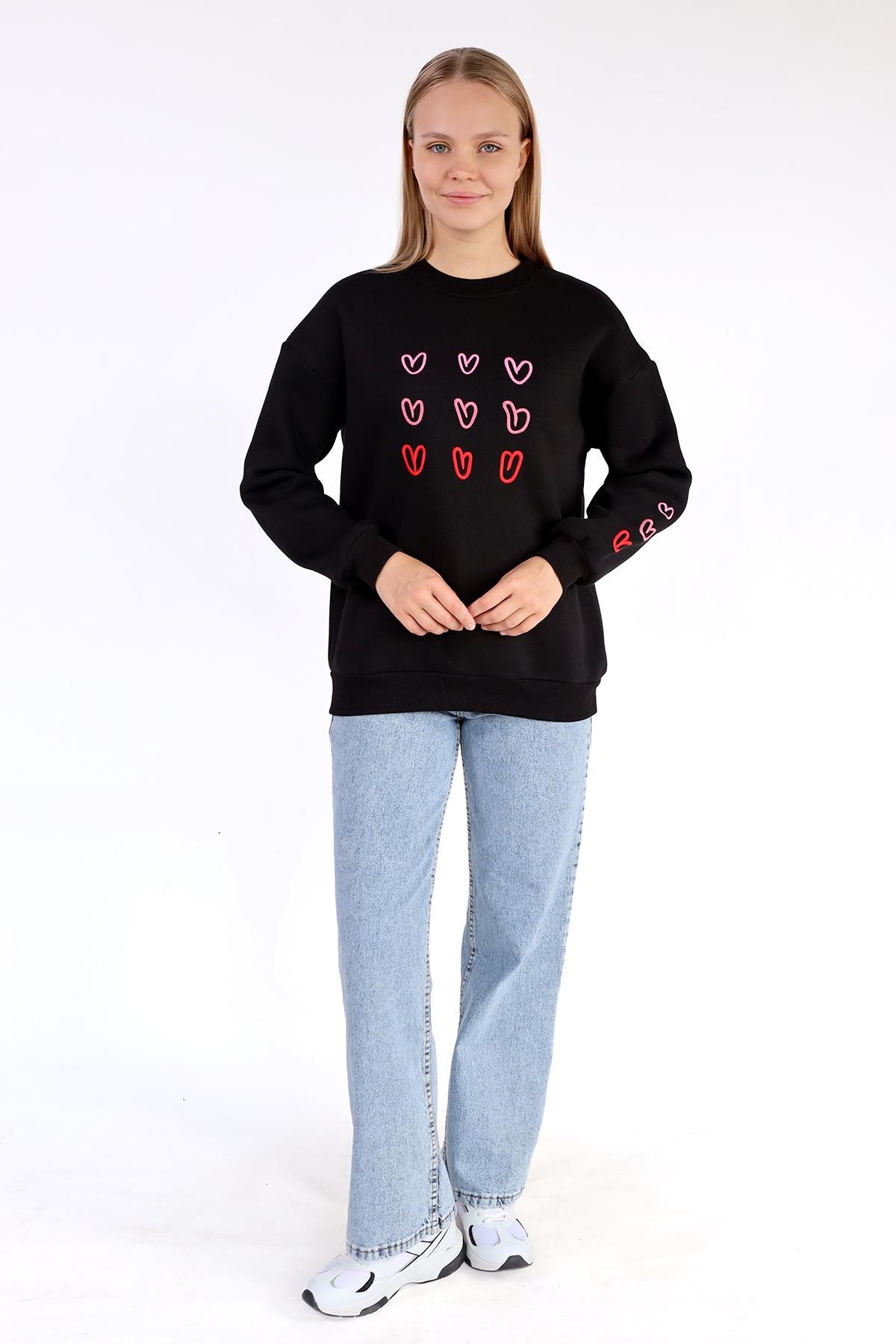 Siyah Bisiklet Yaka Kalp Nakışlı Sweat 9175M
