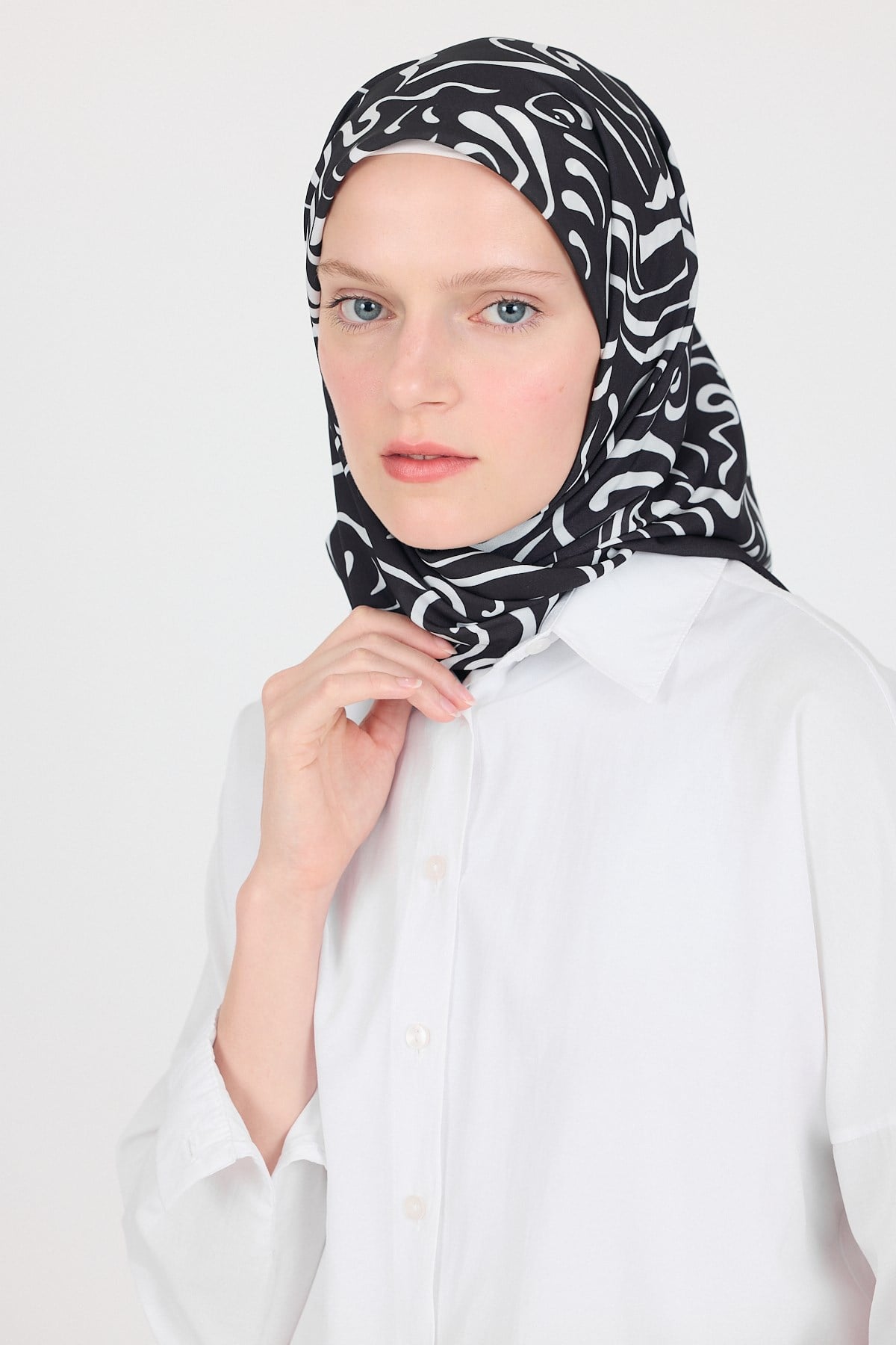 Siyah Desenli Eşarp 5694