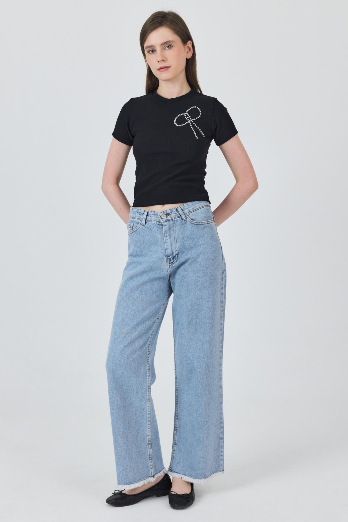 Siyah İnci Kurdele İşlemeli Crop Slim Fit Tişört 2229