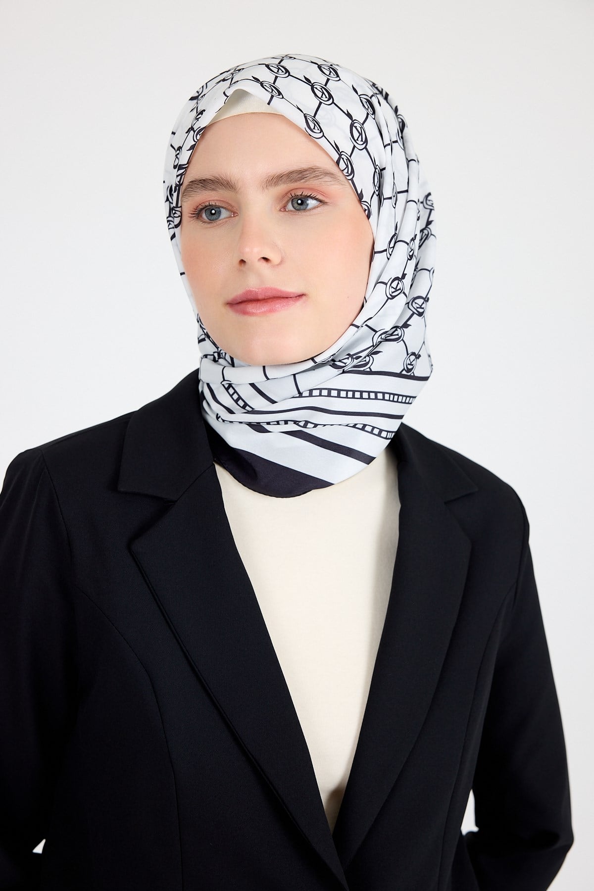 Siyah Monogram Desenli Eşarp 3015