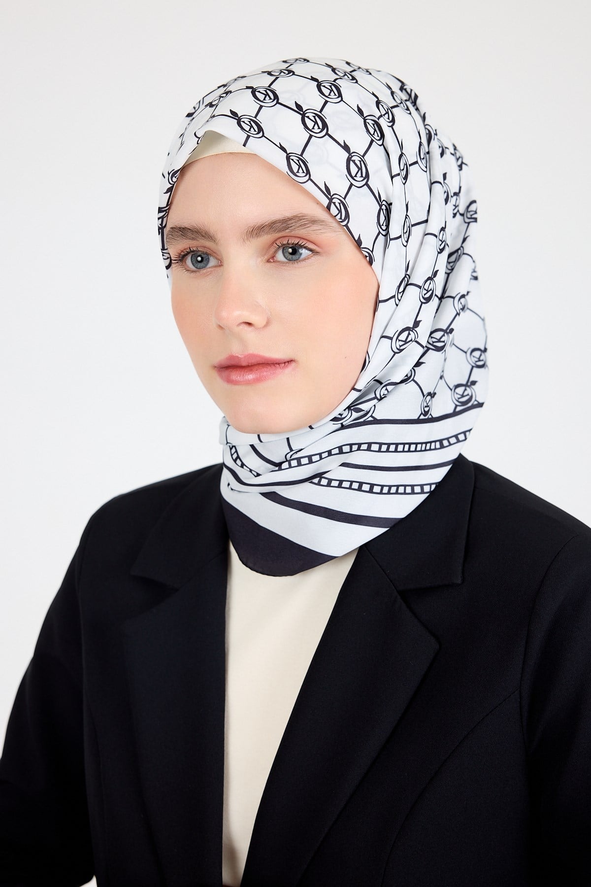 Siyah Monogram Desenli Eşarp 3015