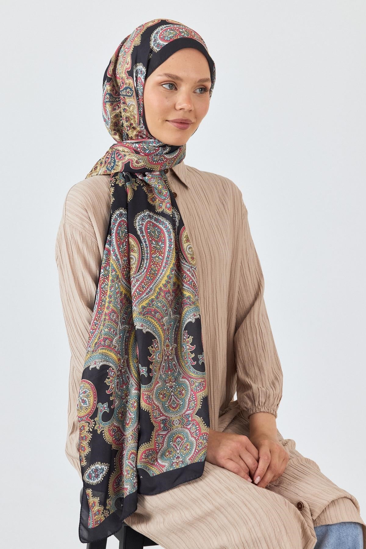 Siyah Retro Desenli Şal 4002