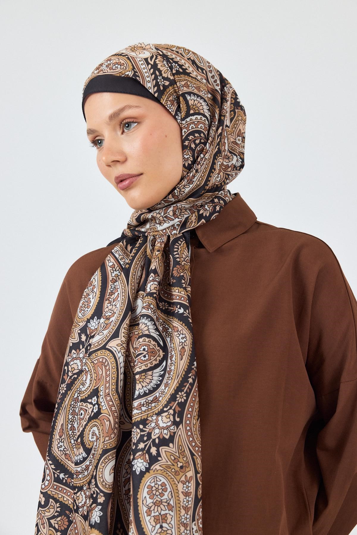 Siyah Retro Desenli Şal 4004