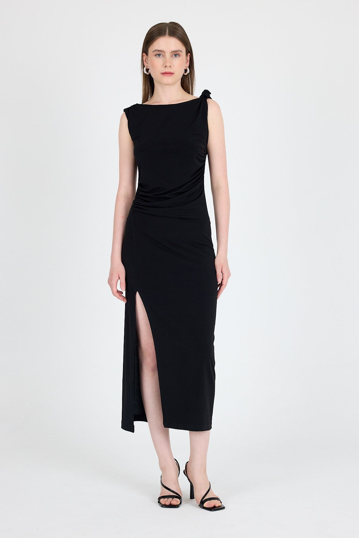 Siyah Yırtmaç Detaylı Drape Askılı Midi Elbise 241733