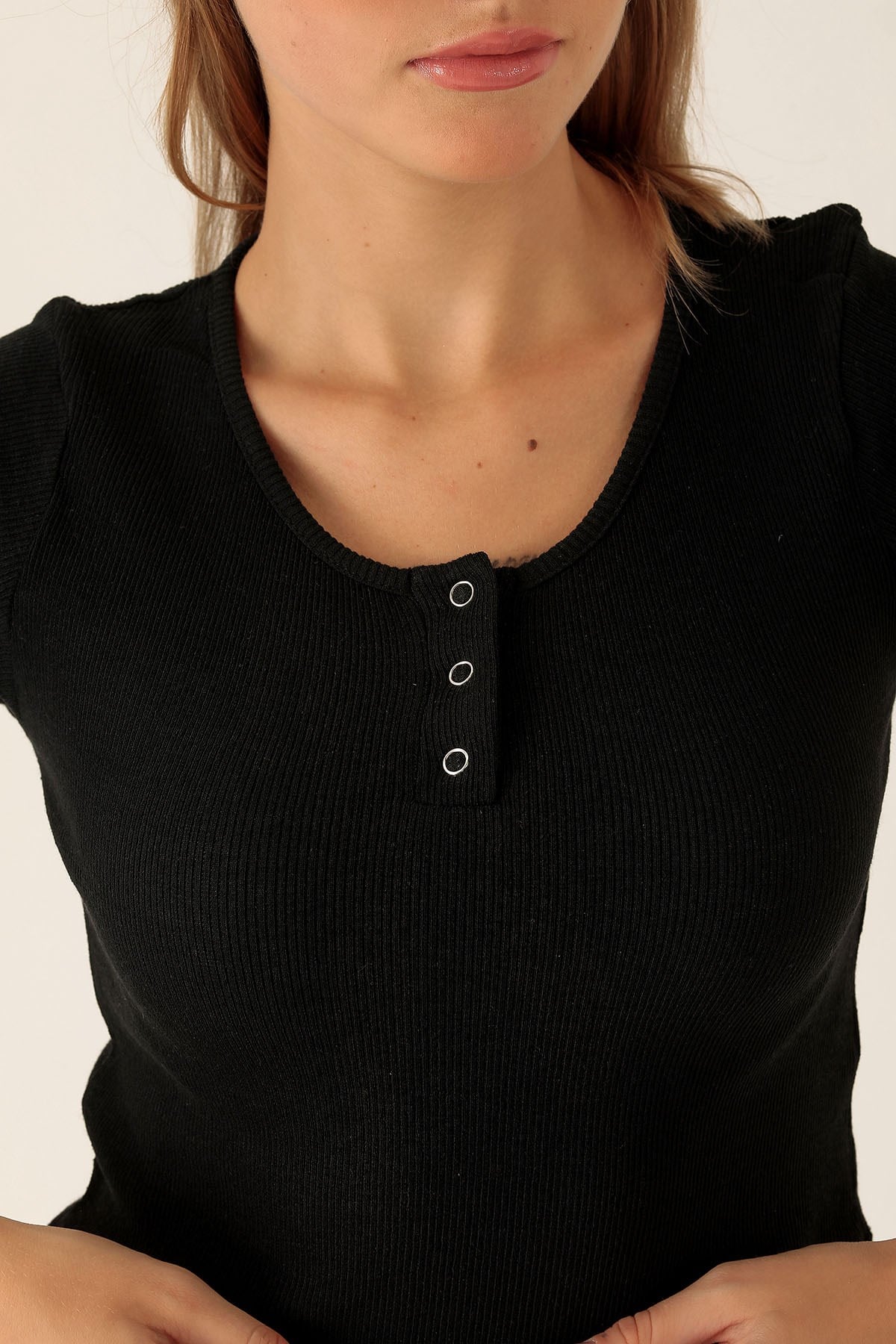 Yaka Çıtçıtlı Bayan Bluz - 1432 Siyah