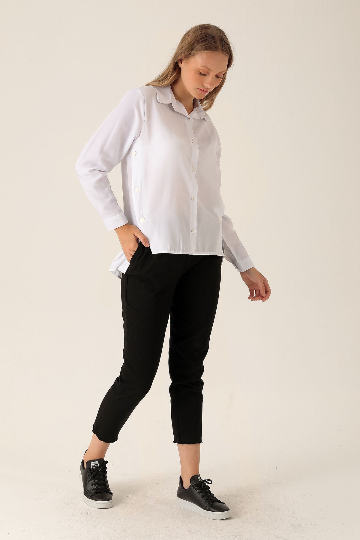 Yandan Çıtçıtlı Düğmeli Bayan Gömlek - 6508A Beyaz