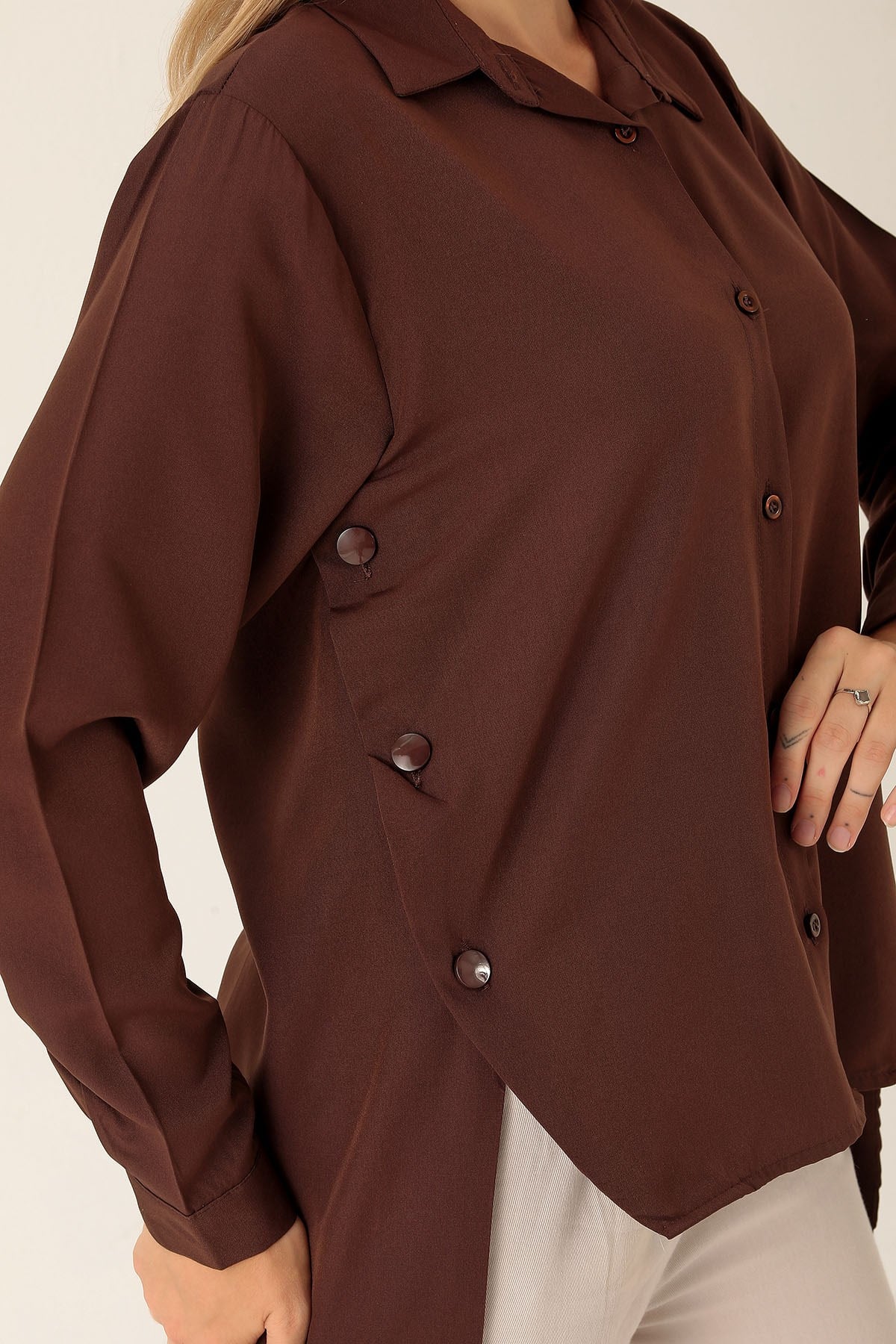 Yandan Çıtçıtlı Düğmeli Bayan Gömlek - 6508A Kahve
