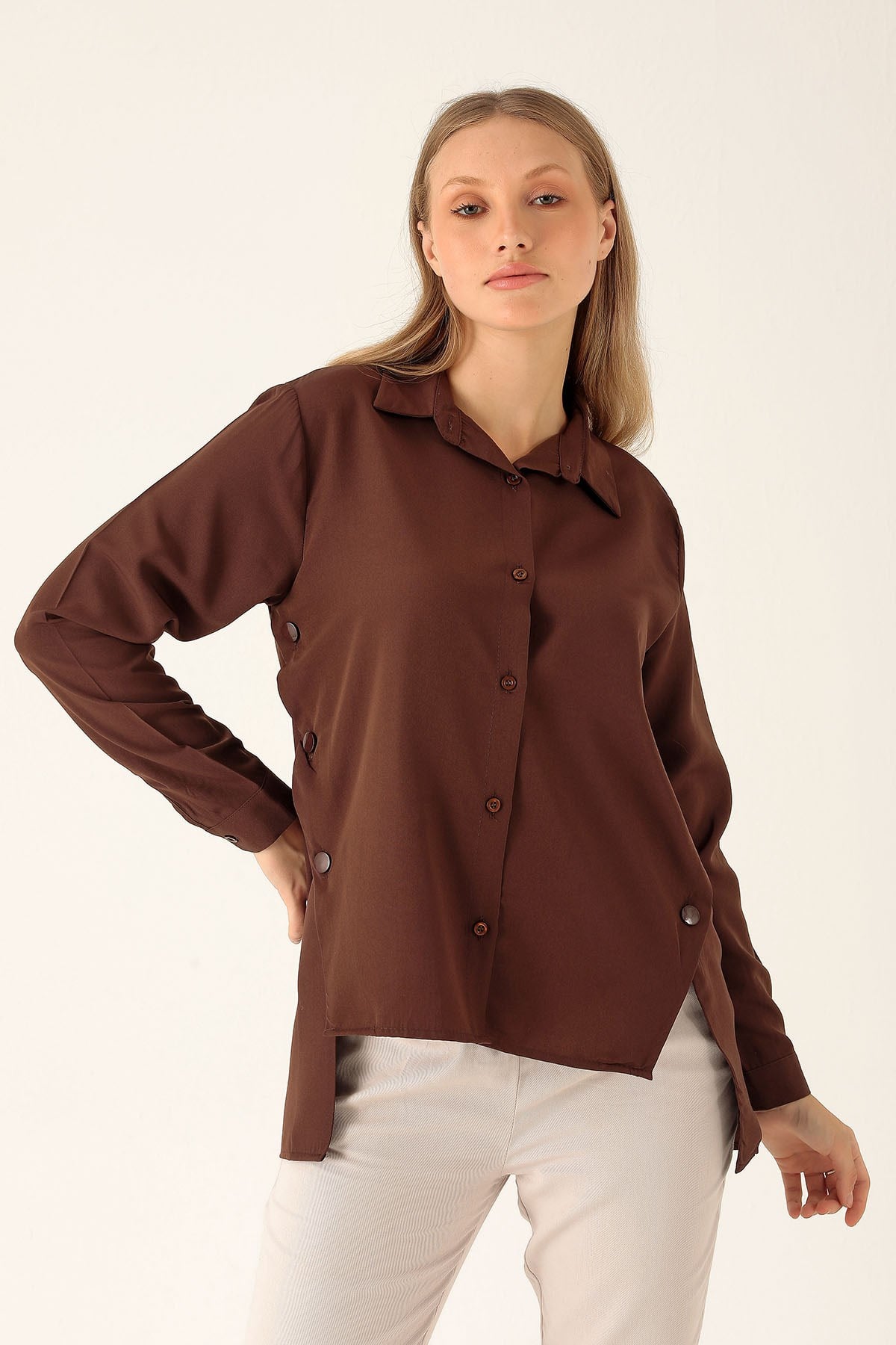 Yandan Çıtçıtlı Düğmeli Bayan Gömlek - 6508A Kahve