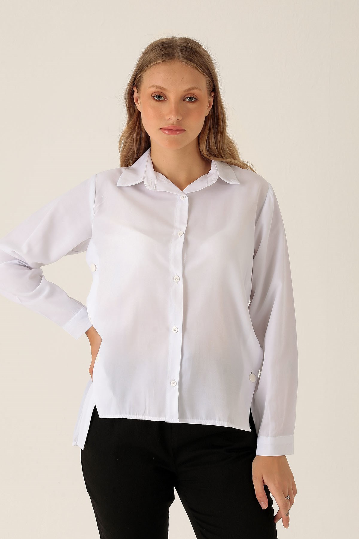 Yandan Çıtçıtlı Düğmeli Bayan Gömlek - 6508A Beyaz