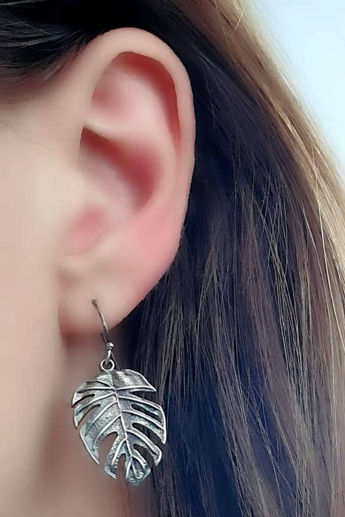Deve tabanı figürlü 925 ayar gümüş tasarım küpe