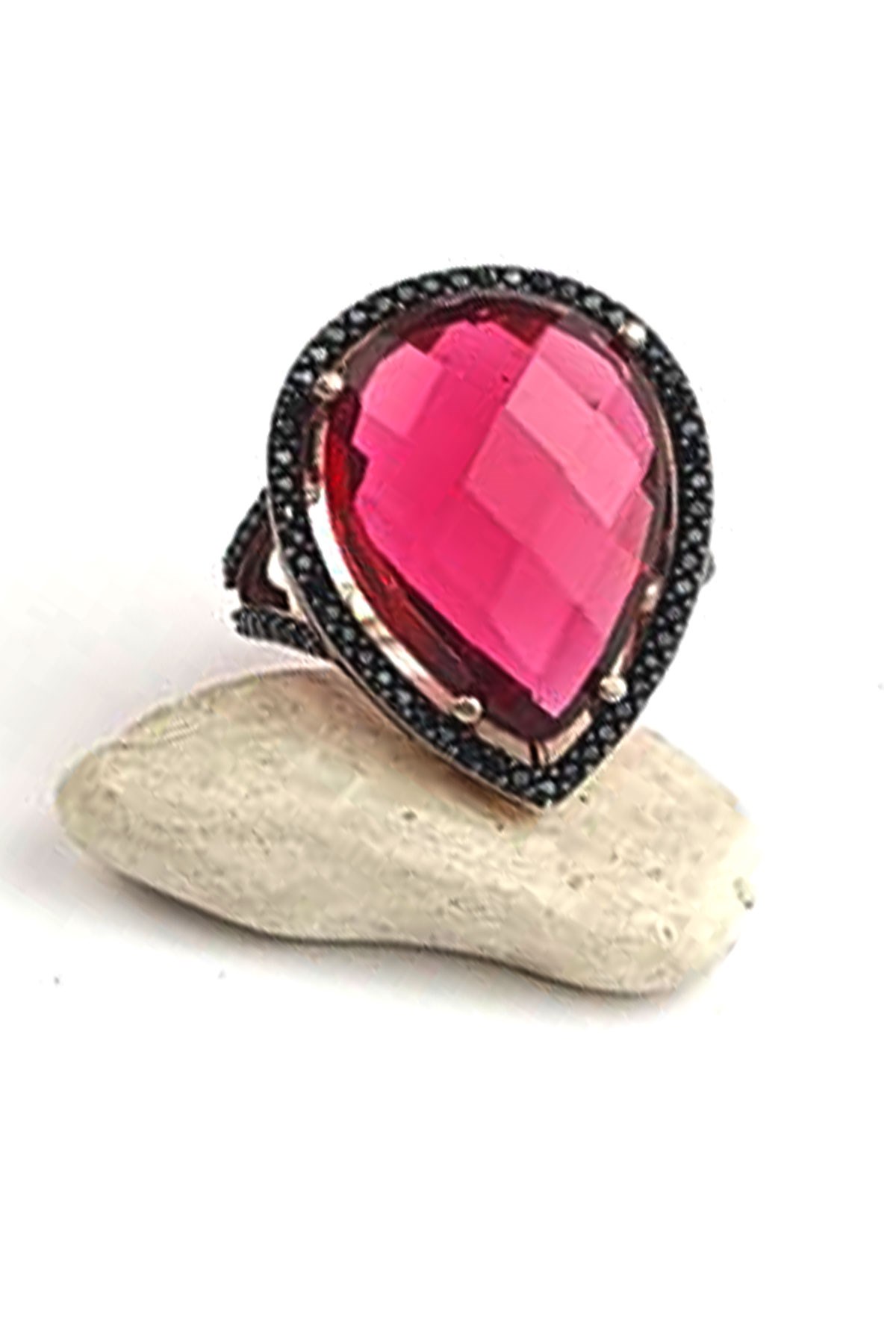 Fuşya pembe zirkon taşlı oniks taş detaylı gümüş rose damla yüzük 