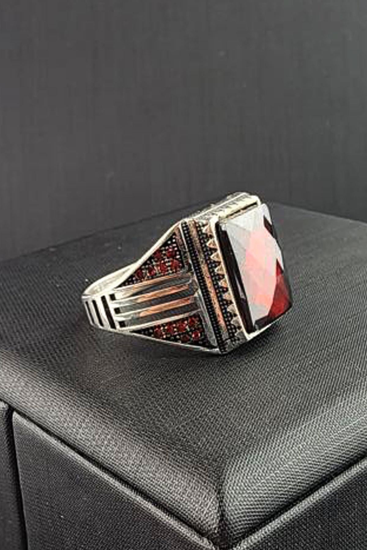 Granat Taş Detaylı Kırmızı Zirkon Taşlı 925 ayar Gümüş Erkek Yüzük 
