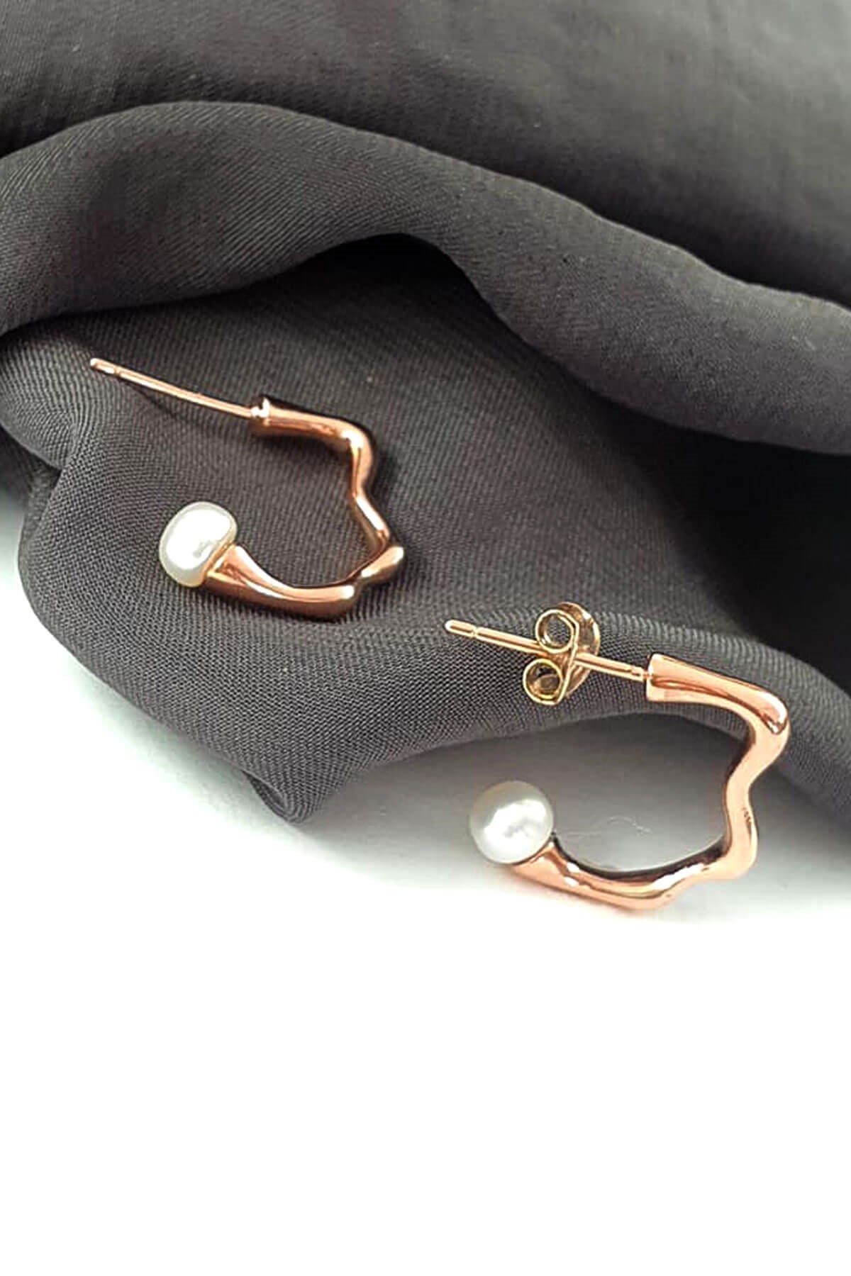 Incili tasarım gümüş rose yarım halka küpe 2cm