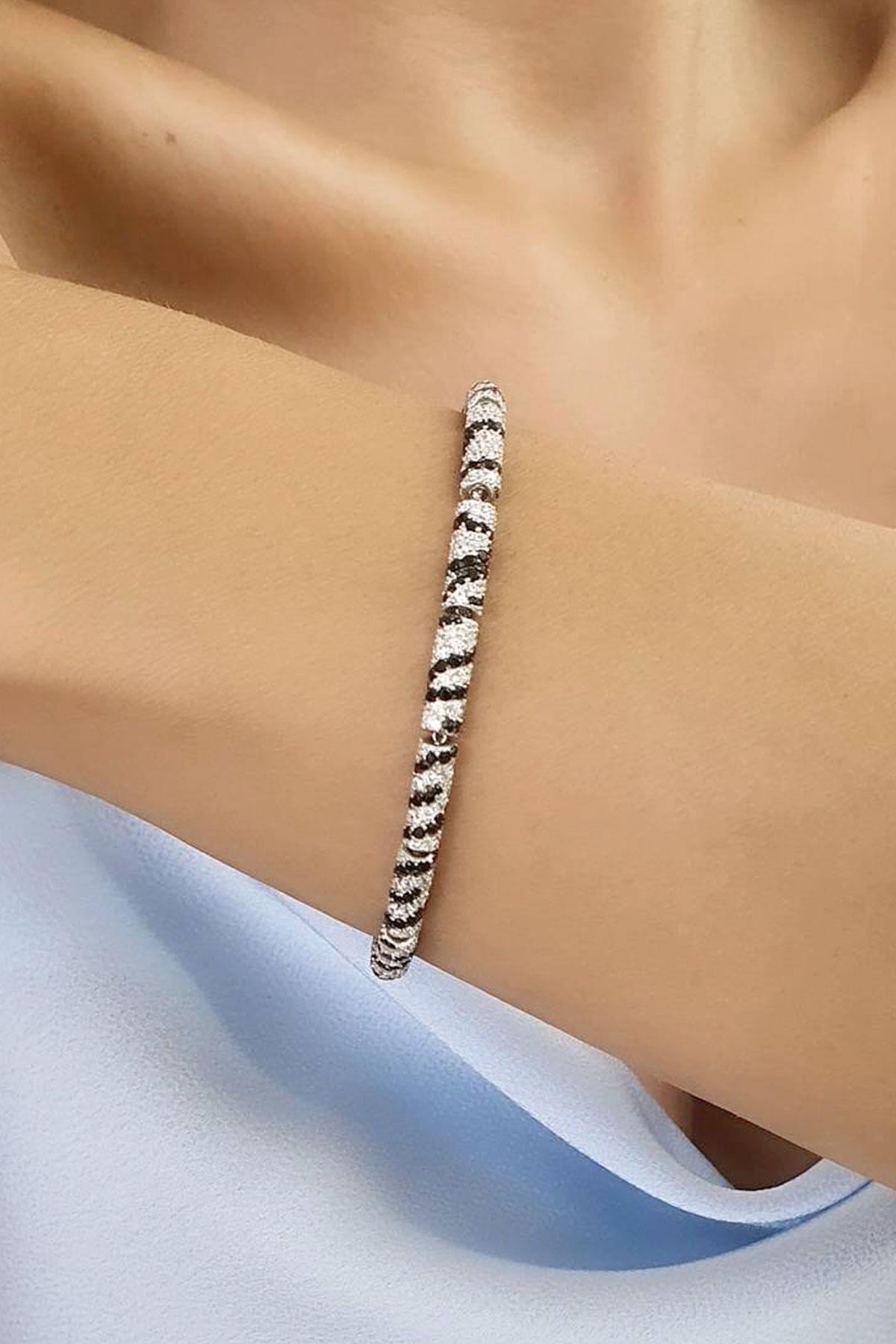İtalyan Tasarımı Zebra desenli Pırlanta Parlaklığında Zirkon ve oniks Taşlı 925 ayar Gümüş Bileklik Özel Seri 