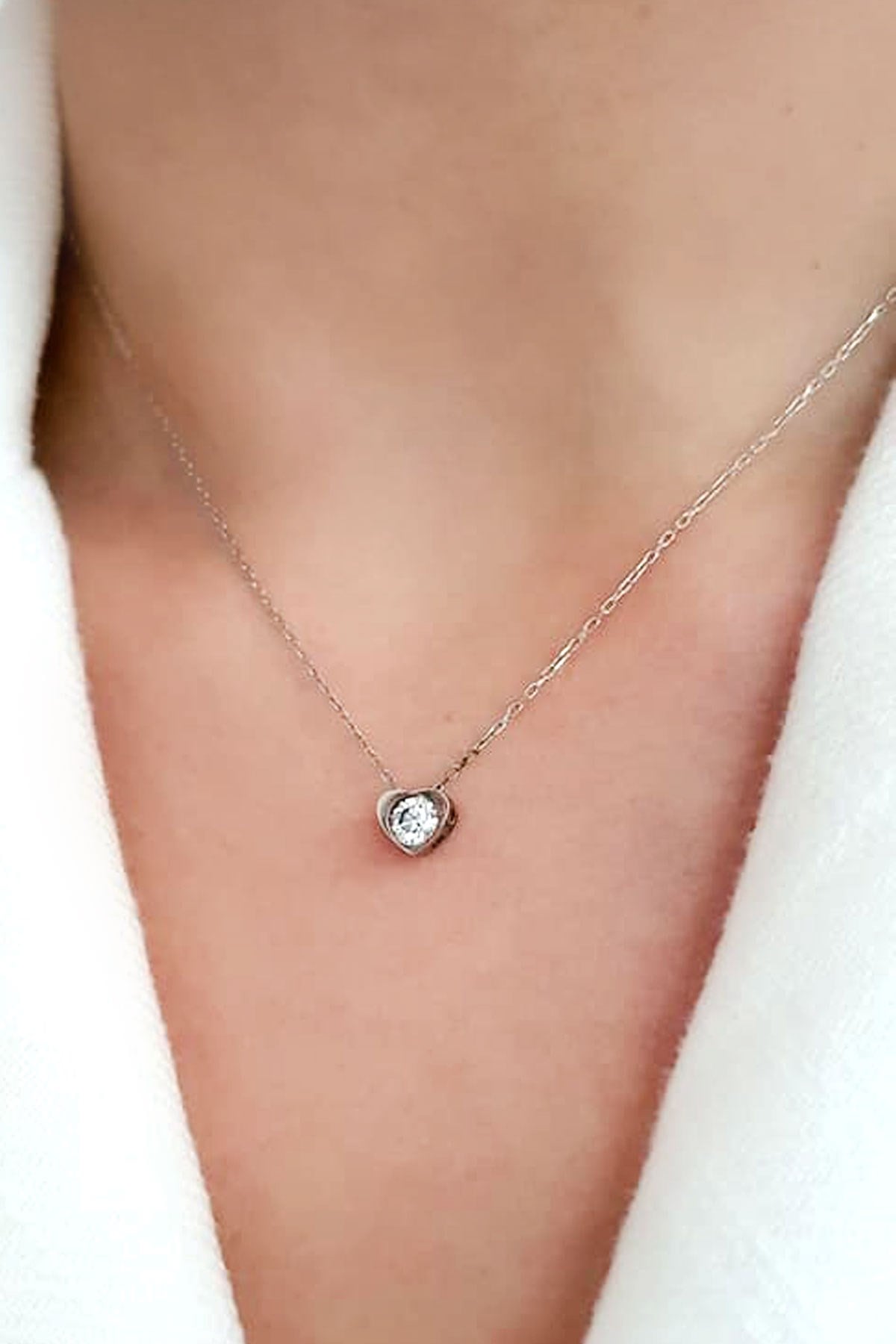 Kalp figürlü swarovski gümüş minimal tek taş kolye 