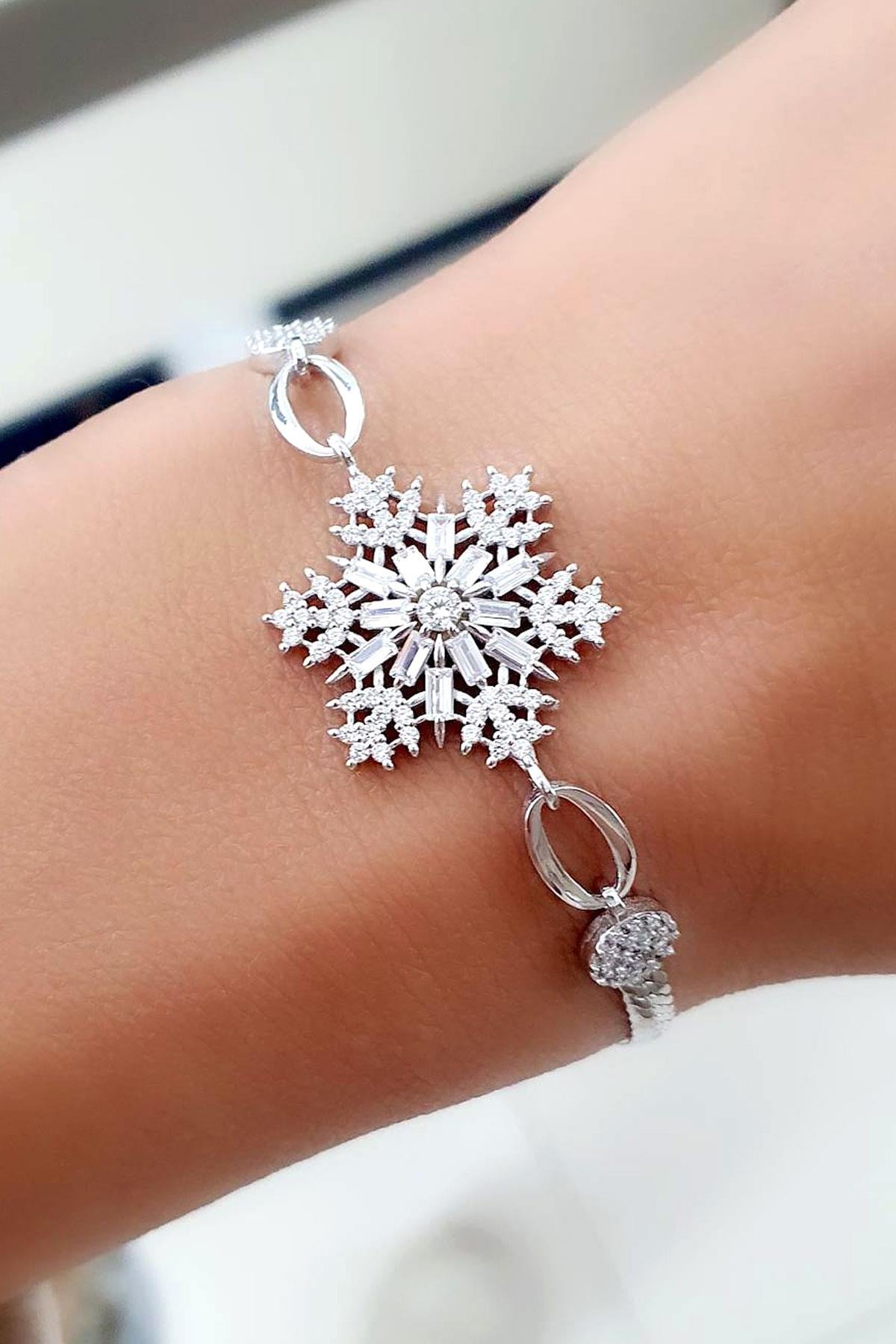 Kar tanesi  Figürlü 925 ayar Gümüş Trend Bileklik