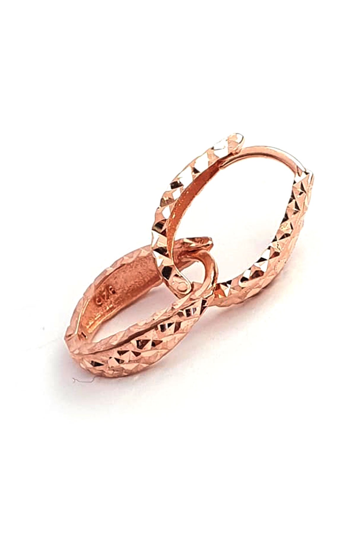 Kendinden ışıltılı lazer kesim 925 ayar gümüş rose oval halka çift küpe( çap 1.5 cm )