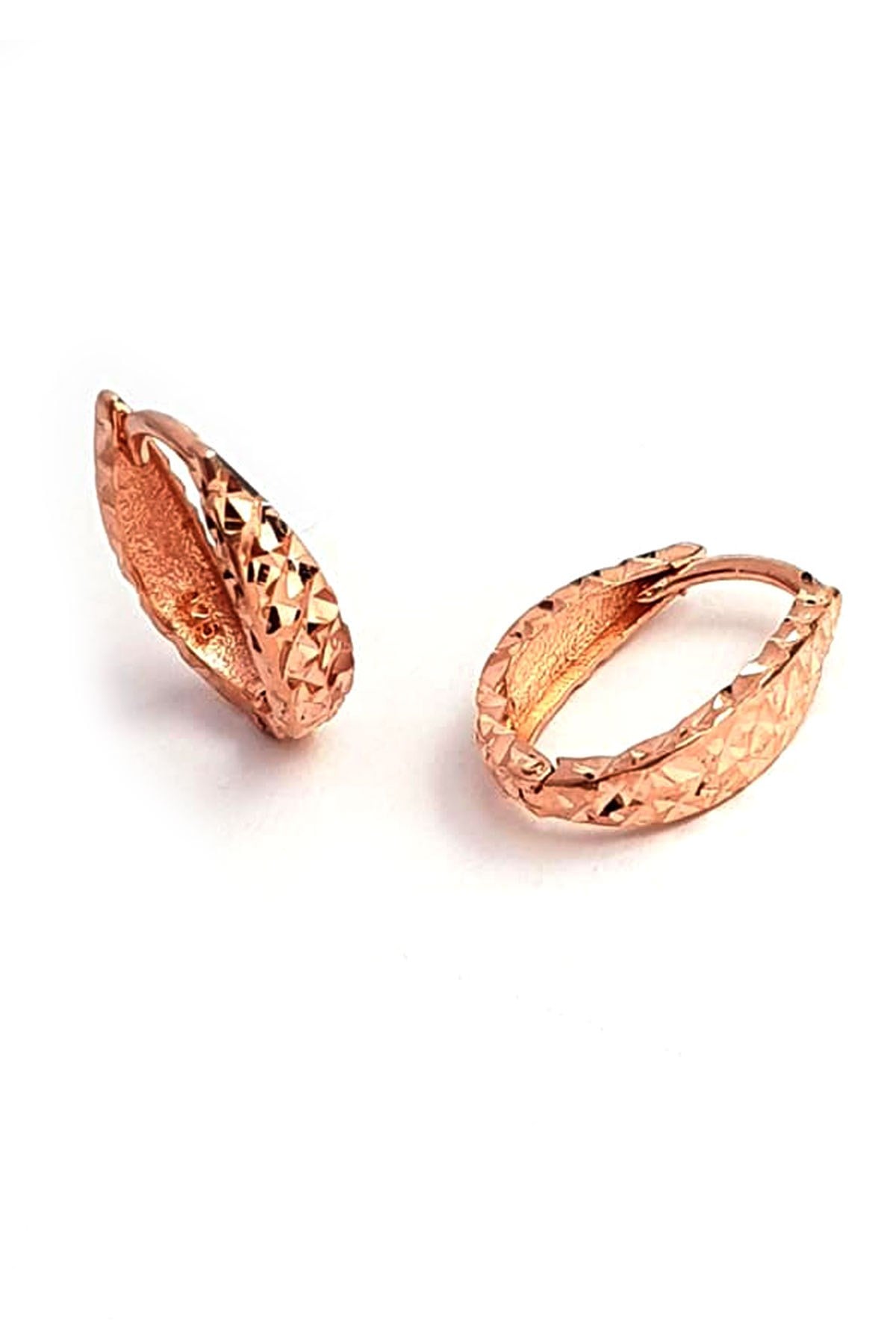 Kendinden ışıltılı lazer kesim 925 ayar gümüş rose oval halka çift küpe( çap 1.5 cm )