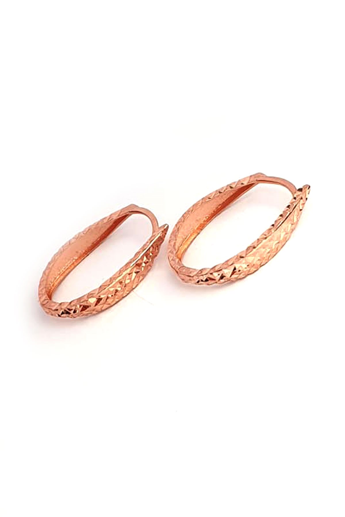 Kendinden ışıltılı lazer kesim gümüş üzerine rose altın kaplama oval halka cift küpe çap 1.9 cm 