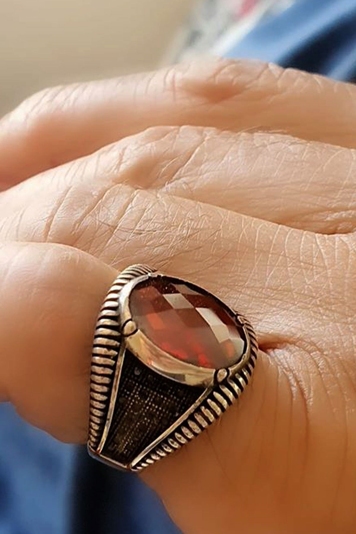 kırmızı zirkon tasli oniks taş detayli gümüs erkek yüzük 