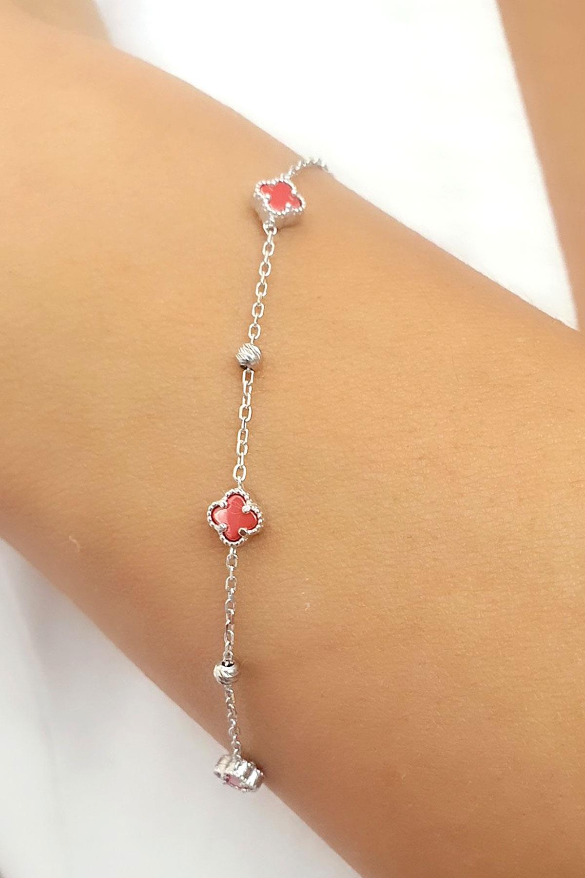 Mercan Taşlı 925ayar Gümüş Trend Minimal Yonca Bileklik