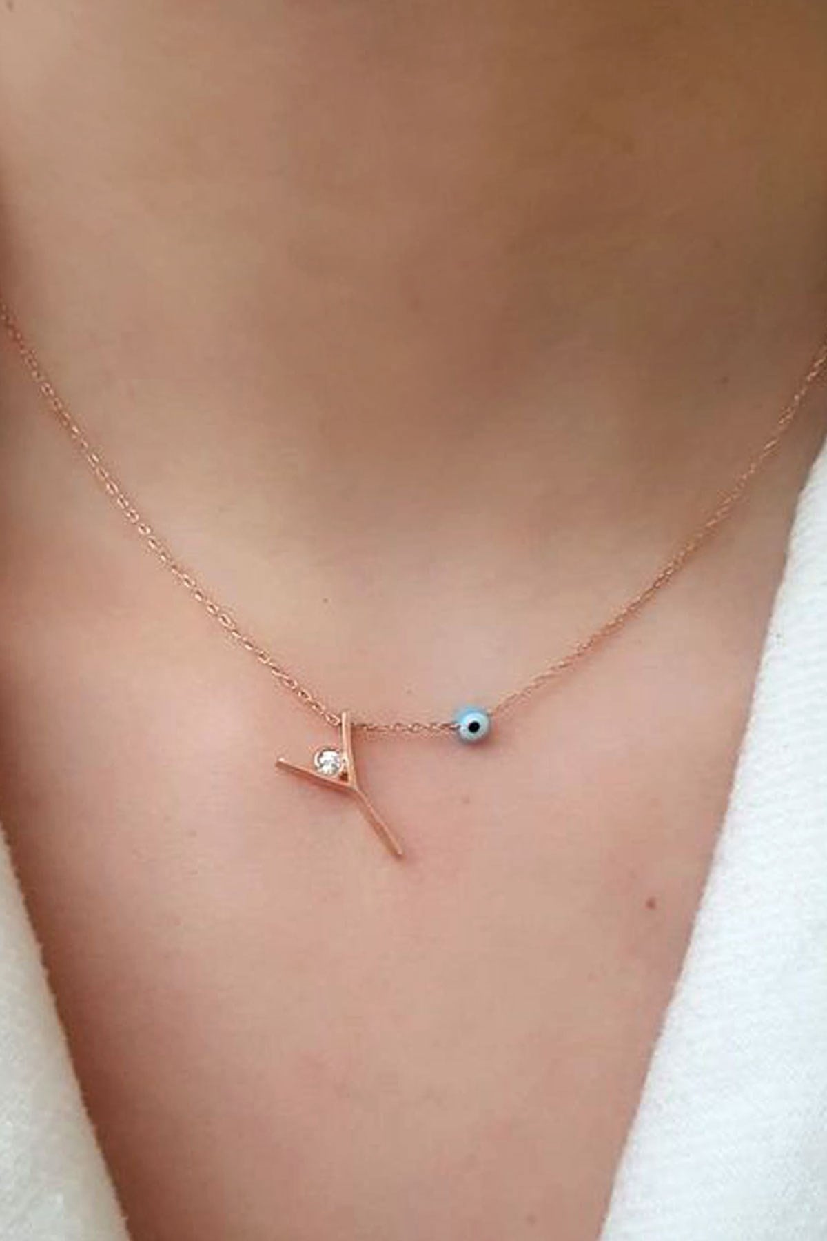 Nazar boncuklu ve zirkon taş detaylı gümüş rose y harfi  kolye