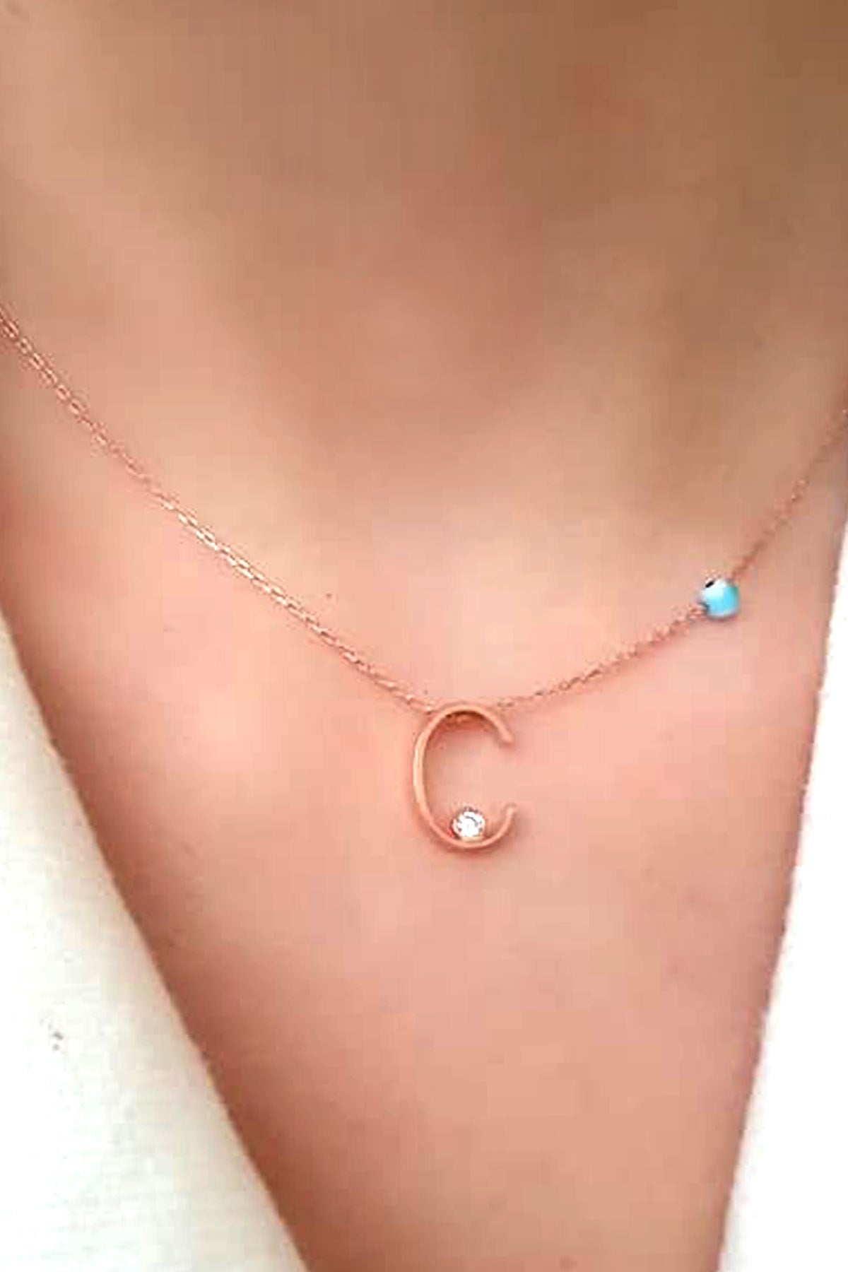 Nazar boncuklu ve zirkon taş detaylı gümüş rose c harfi  kolye