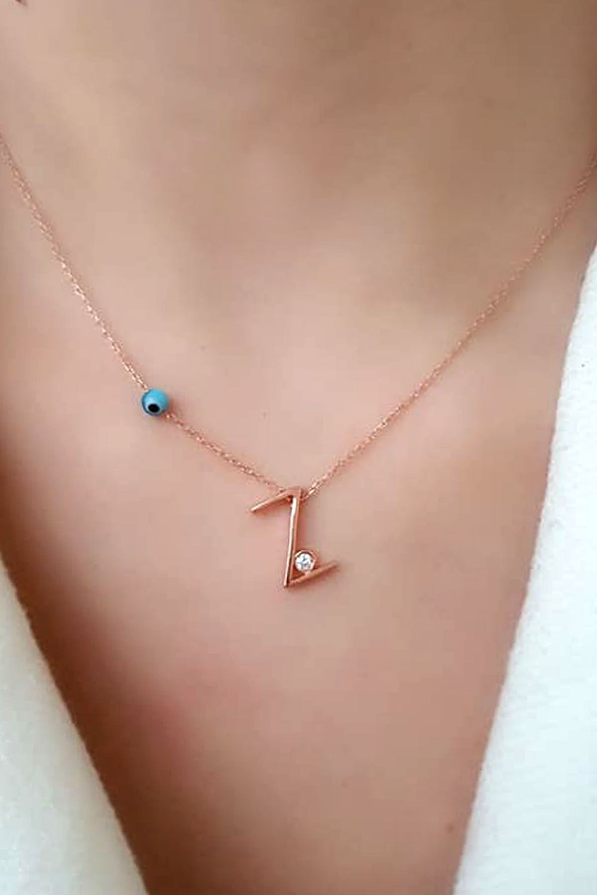 Nazar boncuklu ve zirkon taş detaylı gümüş rose z harfi  kolye
