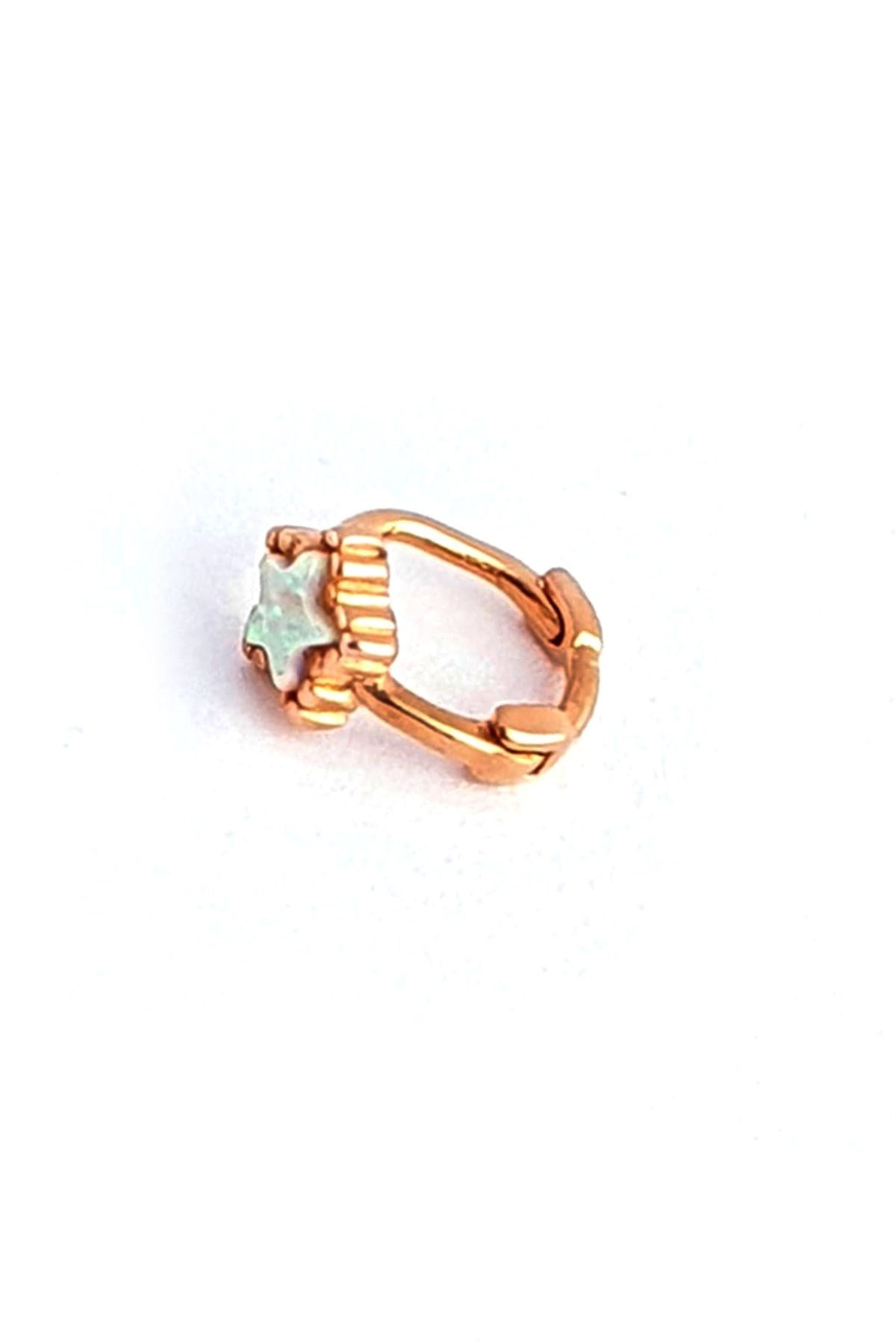 Opal Taşlı Yıldız Figürlü 925ayar Gümüş Üzerine Rose Altın Kaplama Tragus minimal halka küpe 