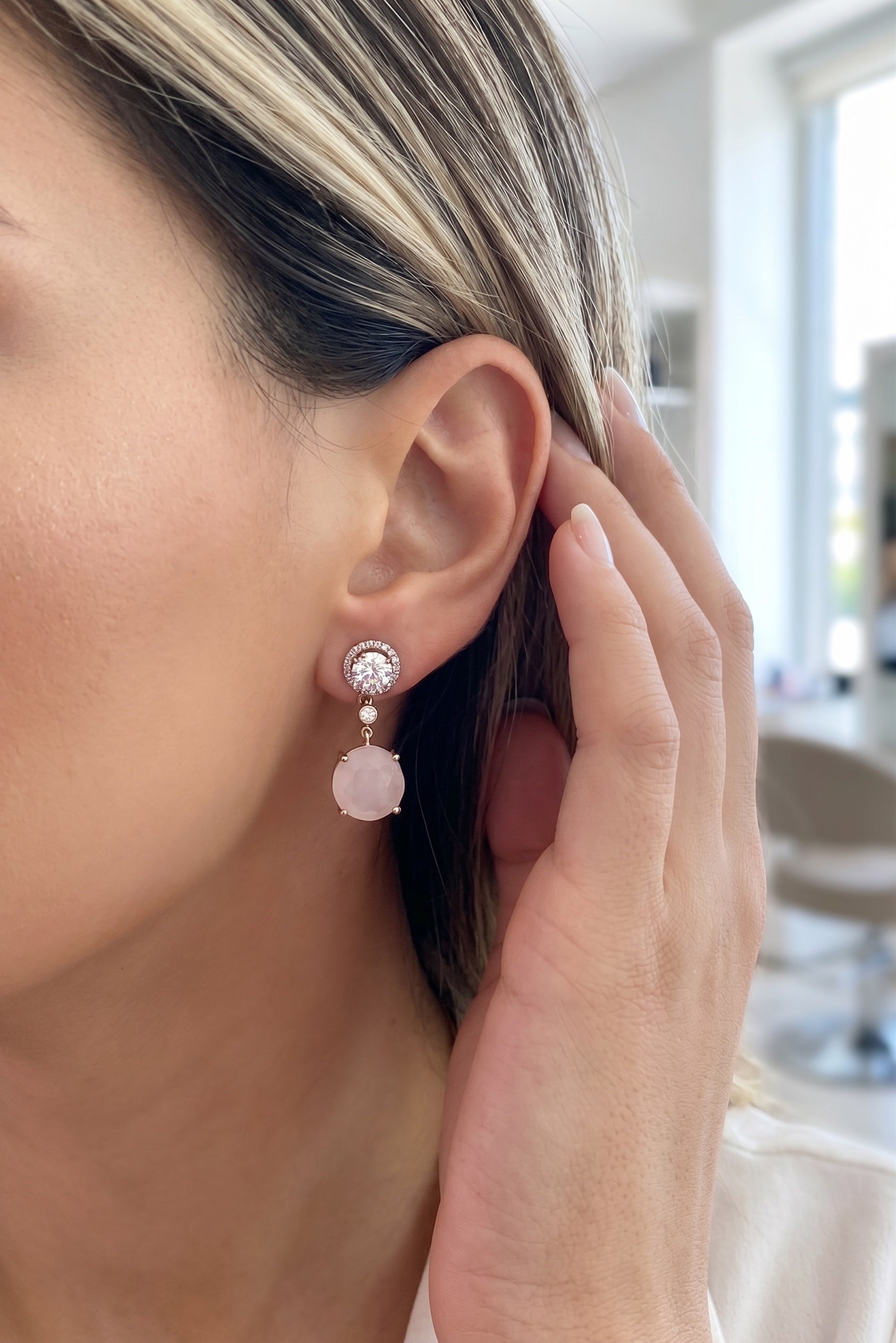 Pembe kuvars taşlı 925 ayar gümüş üzerine rose altın kaplama küpe