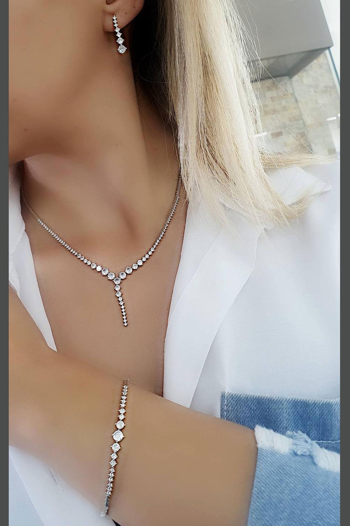 Pırlanta Parlaklığında Starlight Diamond Zirkonia Taşlı 925 ayar Gümüş Set Takım