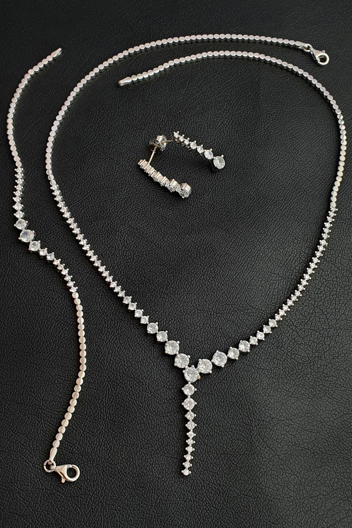 Pırlanta Parlaklığında Starlight Diamond Zirkonia Taşlı 925 ayar Gümüş Set Takım