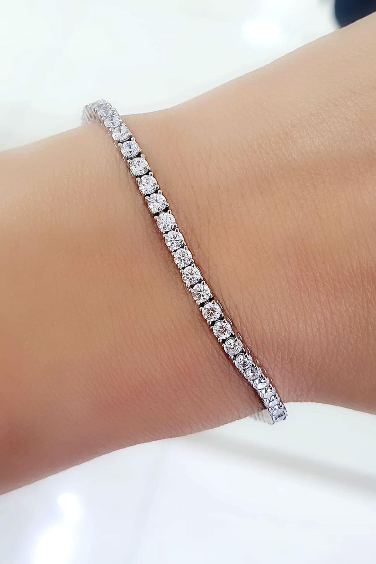 Pırlanta Parlaklığında Swarovski Taşlı 925ayar Gümüş Su Yolu Bileklik 