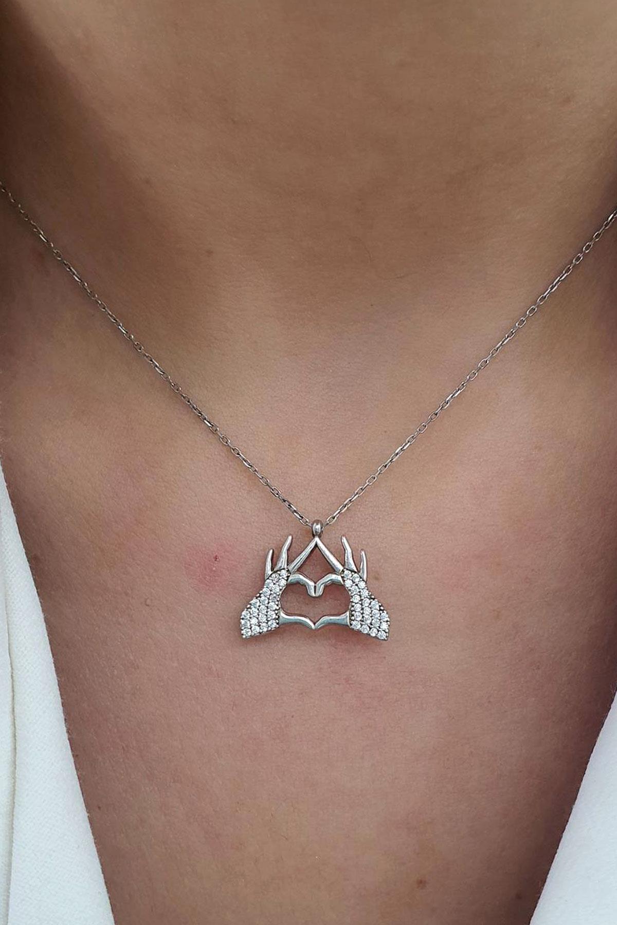Pırlanta Parlaklığında Zirkon Taşlı 925 ayar Gümüş Aşk Kolyesi 