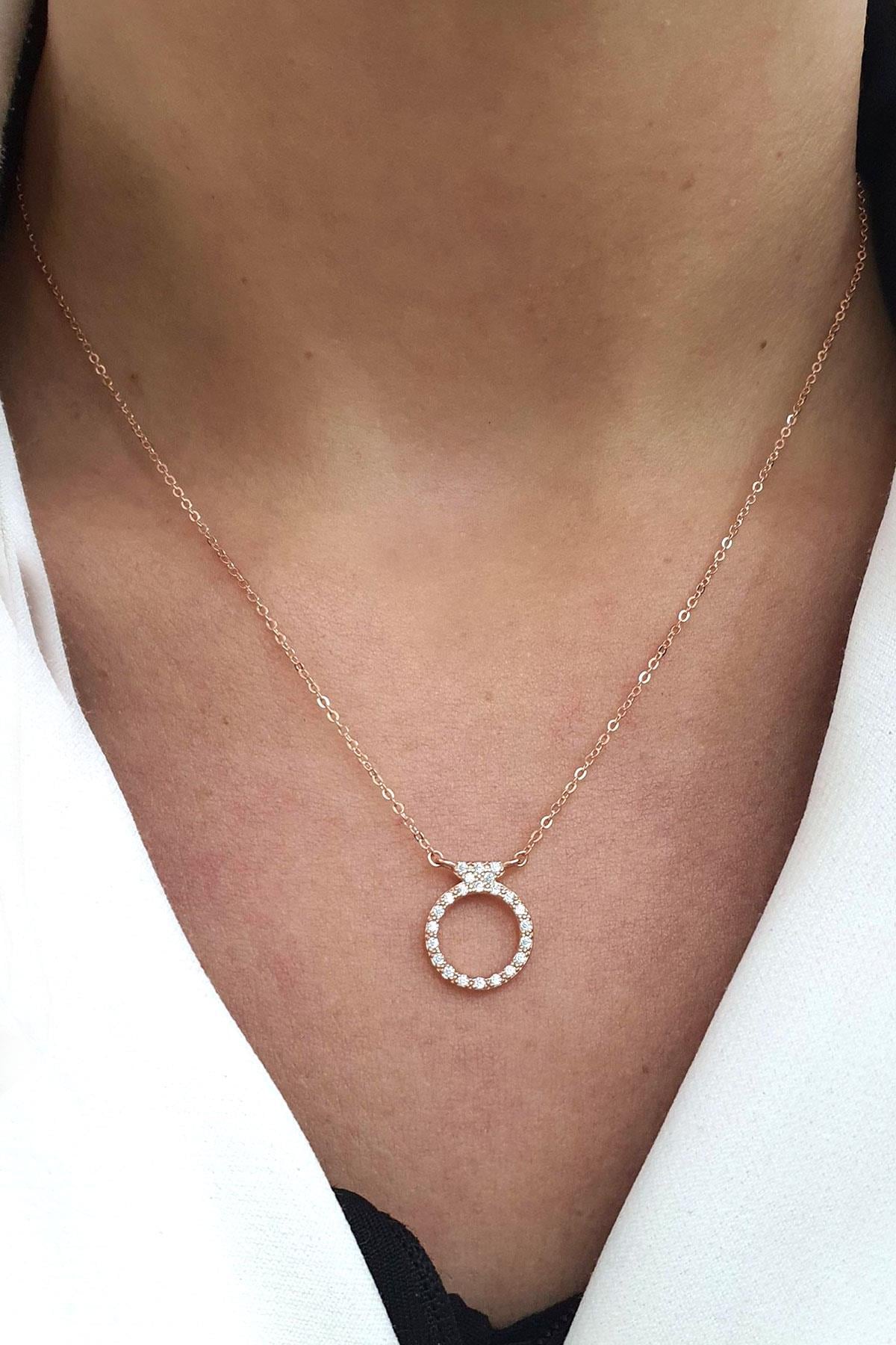 Pırlanta Parlaklığında Zirkon Taşlı 925ayar Gümüş Üzerine Rose Altın Kaplama Tek Taş Figürlü Aşk Kolyesi 