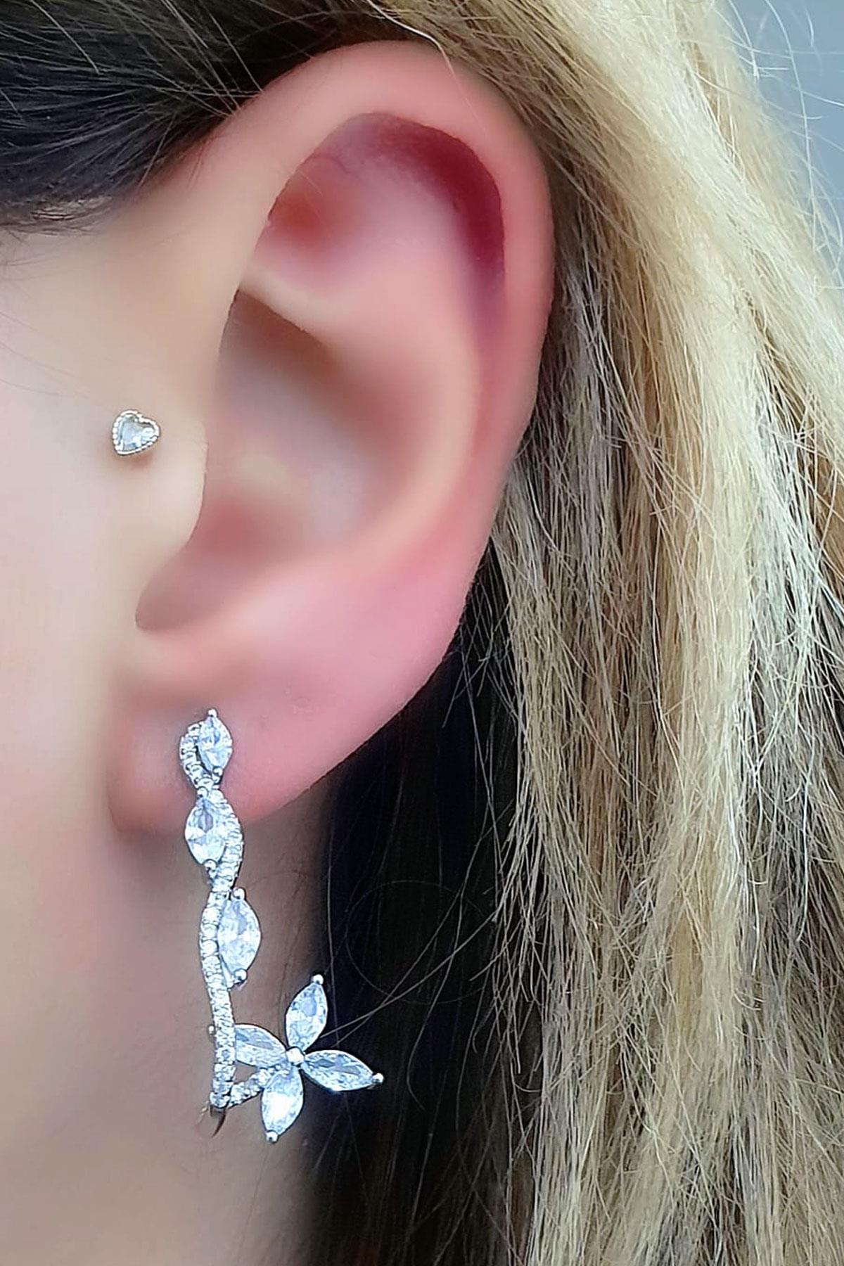 Pırlanta Parlaklığında Zirkon Taşlı 925ayar Gümüş İtalyan Tasarım Şık Küpe 