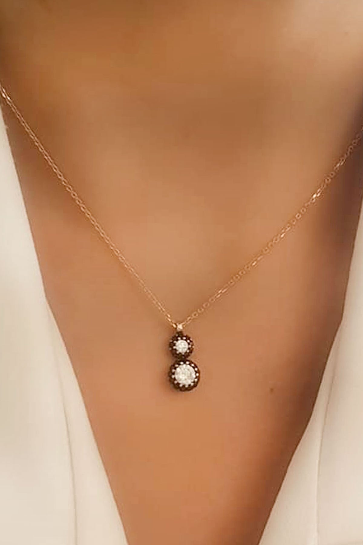 Siyah oniks taşlı zirkon taş detaylı gümüş rose kolye 