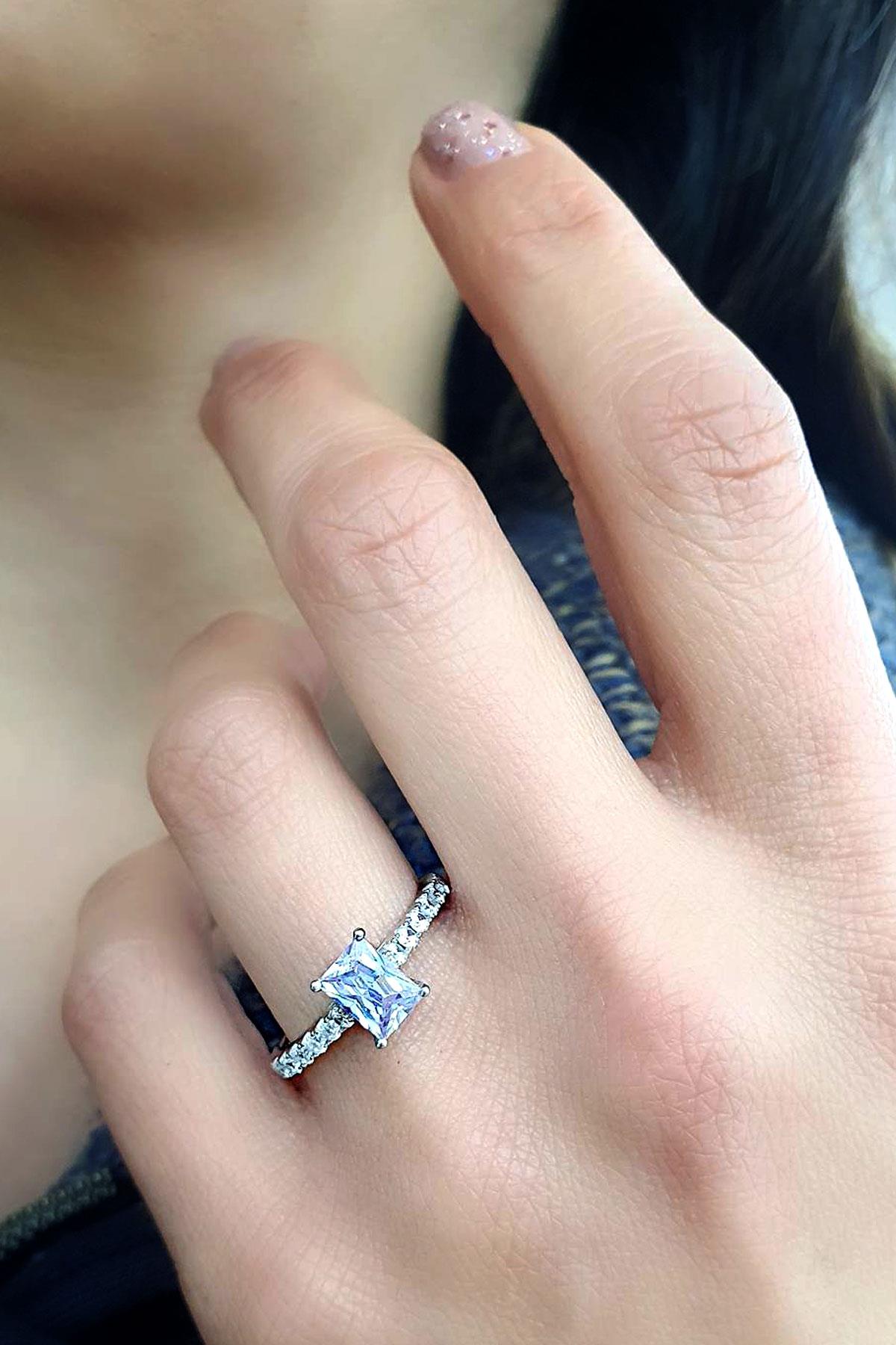 Sky Diamond Aleksandrit Taşlı 925ayar Gümüş Üzerine Beyaz Altın Kaplama Baget Tek Taş Yüzük