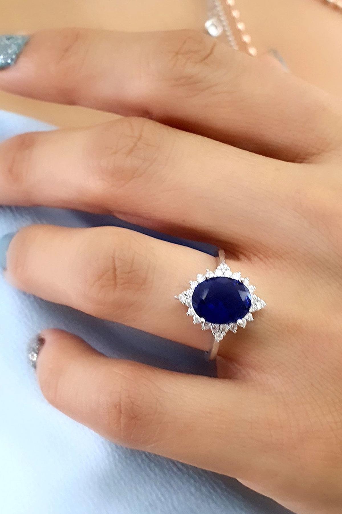 Sky Diamond Blue Creative Sapphire 925ayar Gümüş Üzerine Beyaz Altın Kaplama Oval Tek taş yüzük 