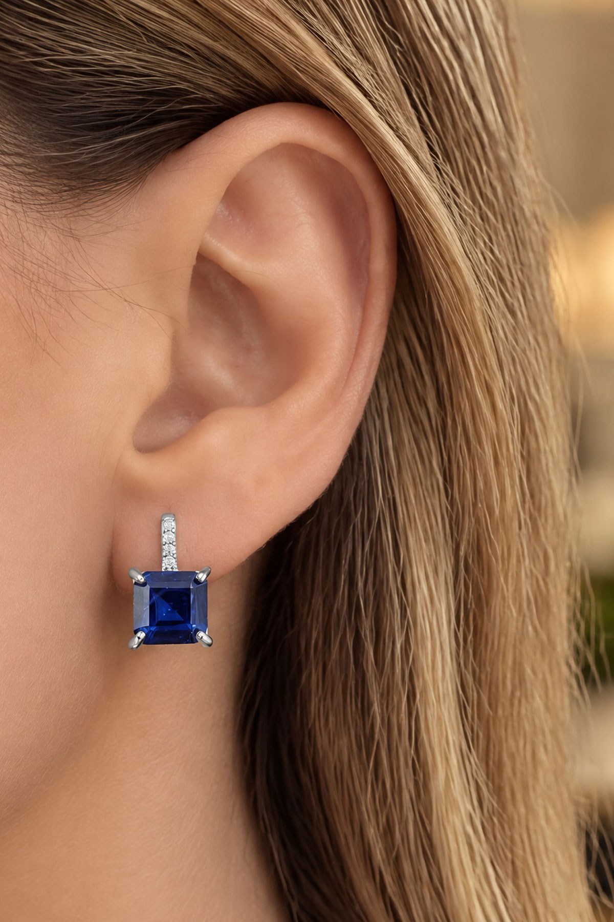 Sky diamond Blue Safir Taşlı 925 ayar Gümüş Üzerine Beyaz Altın Kaplama Kare Baget Küpe